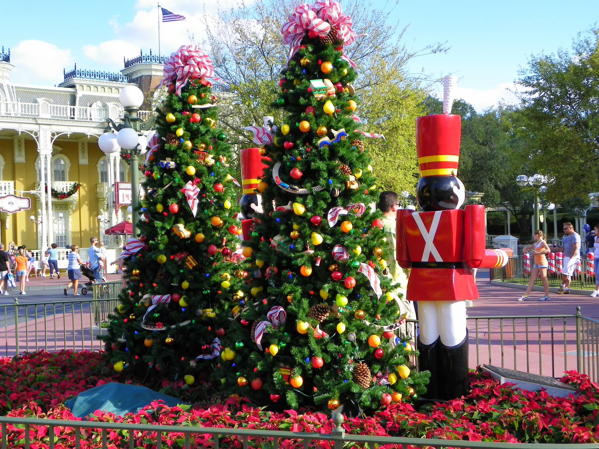 Its a sure sign Christmas isnt far away and what better way to spend the festive season than by visiting Disney?  | PassPorter.com