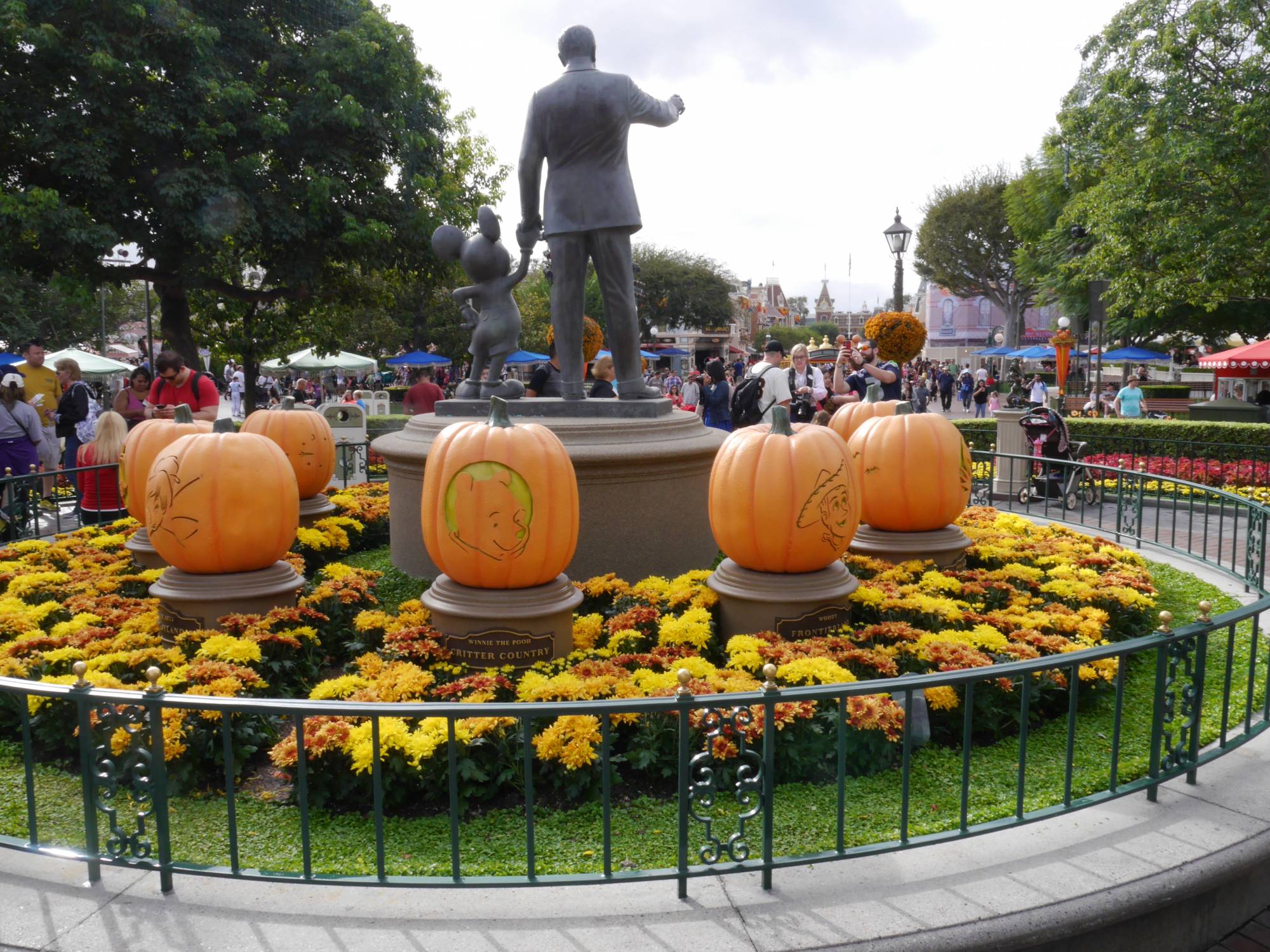 Enjoy Mickey's Halloween Party at Disneyland | PassPorter.com