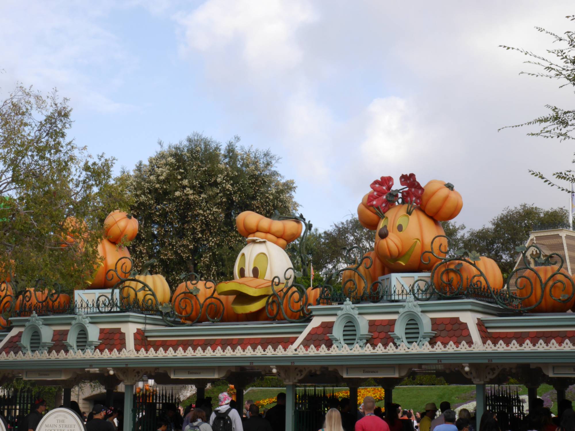 Enjoy Mickey's Halloween Party at Disneyland |PassPorter.com