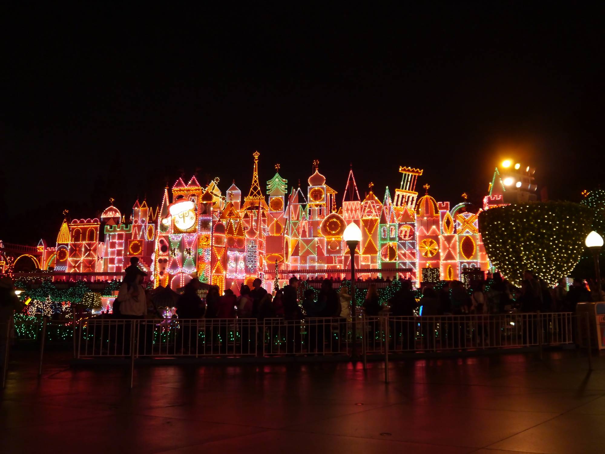 Learn the Top 10 Reasons to Love Disneyland | PassPorter.com