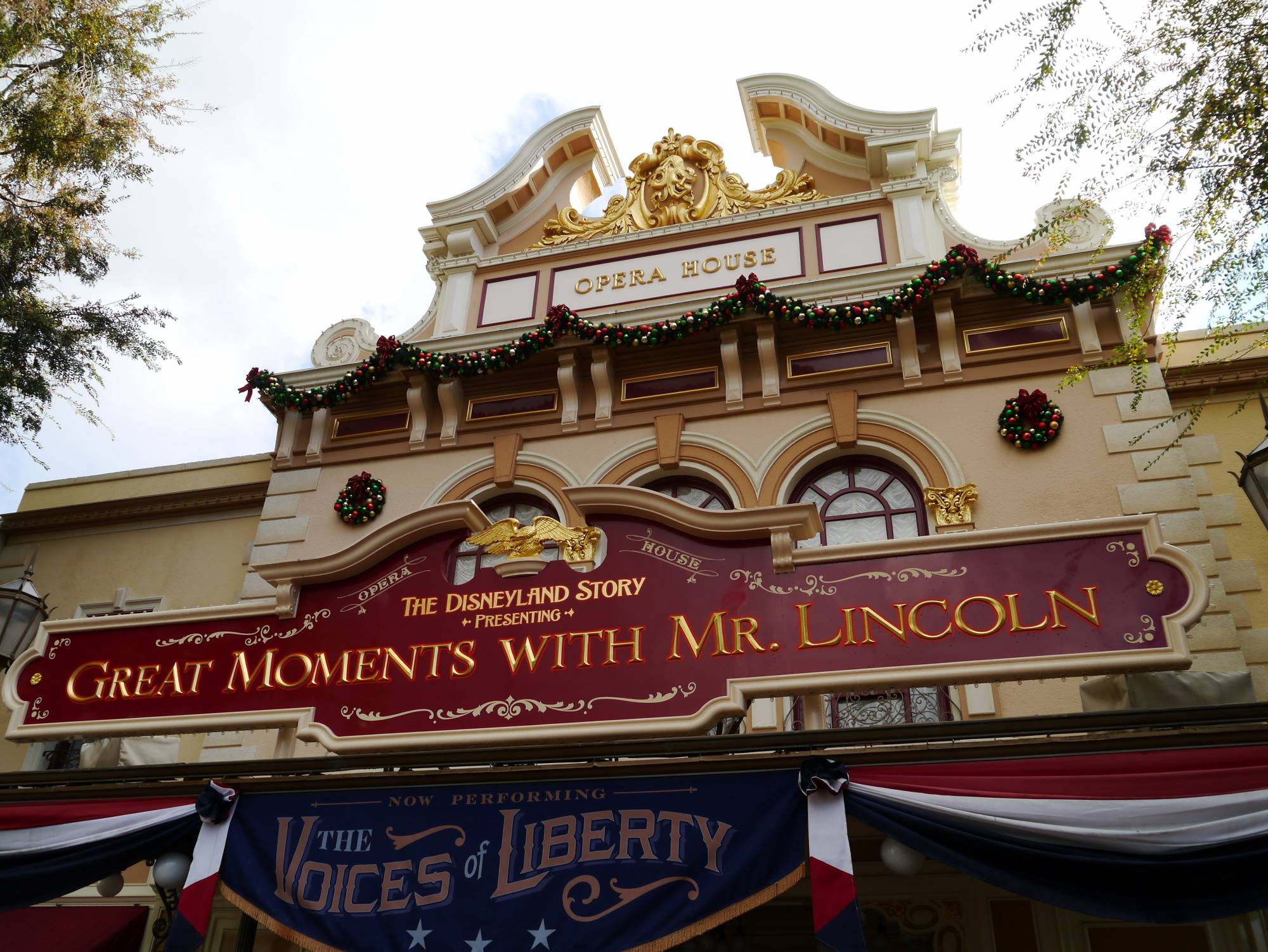 Explore a classic Disneyland attraction - Great Moments with Mr. Lincoln |PassPorter.com
