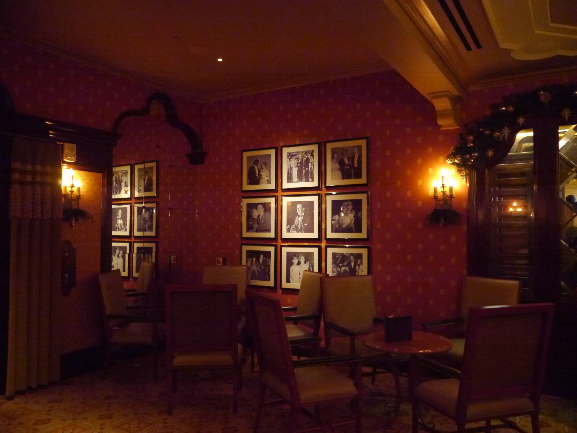 Enjoy a drink or a meal at Carthay Circle Lounge |PassPorter.com