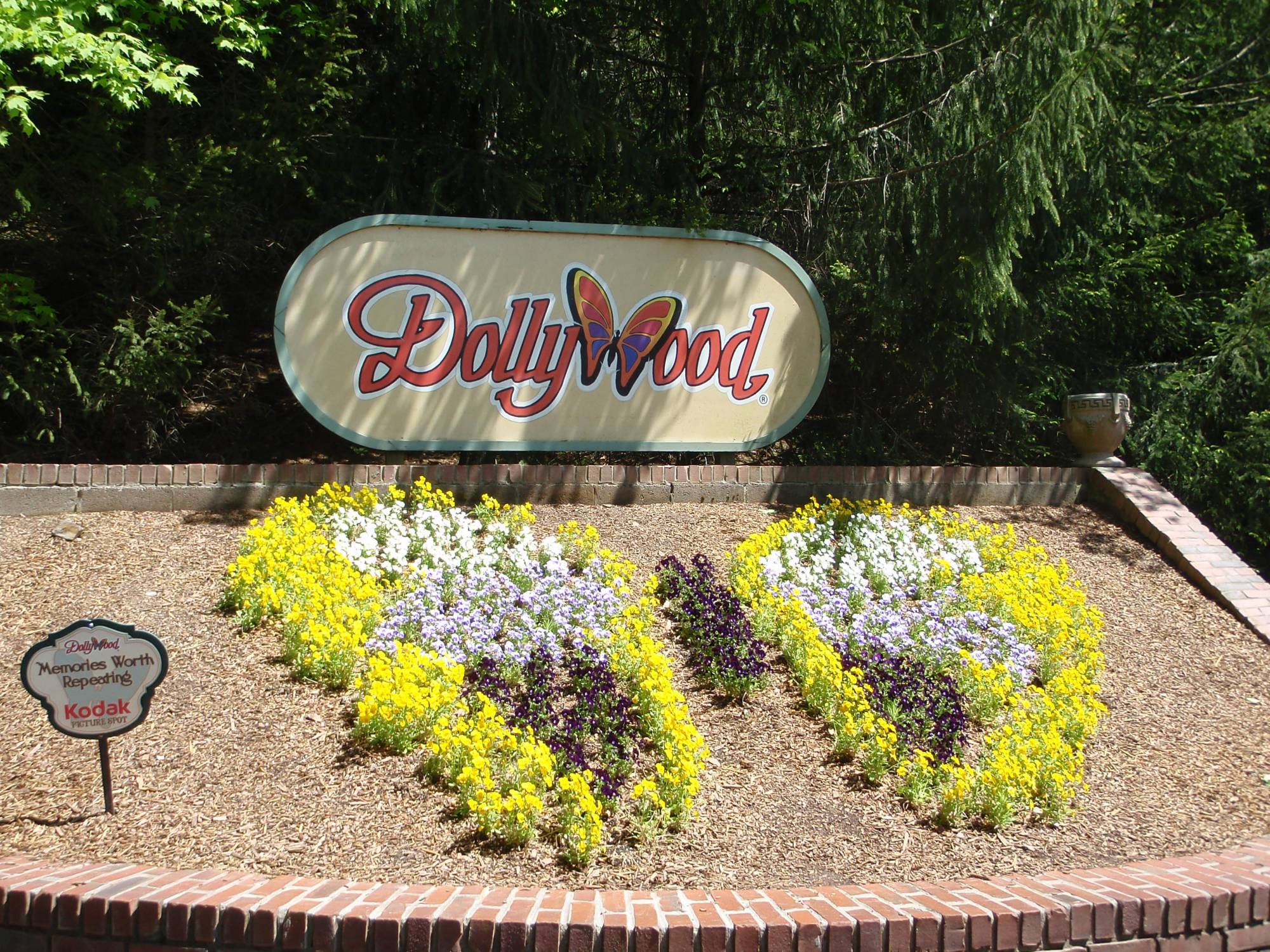 Discover the charm of Dollywood | PassPorter.com