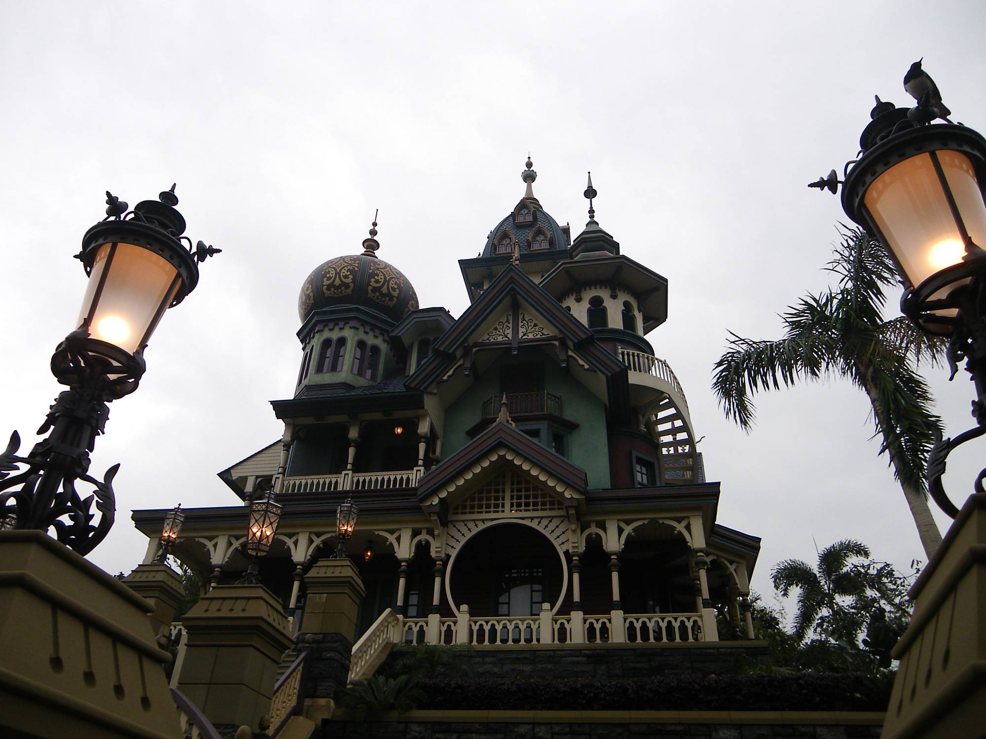 Explore Hong King Disneyland | PassPorter.com