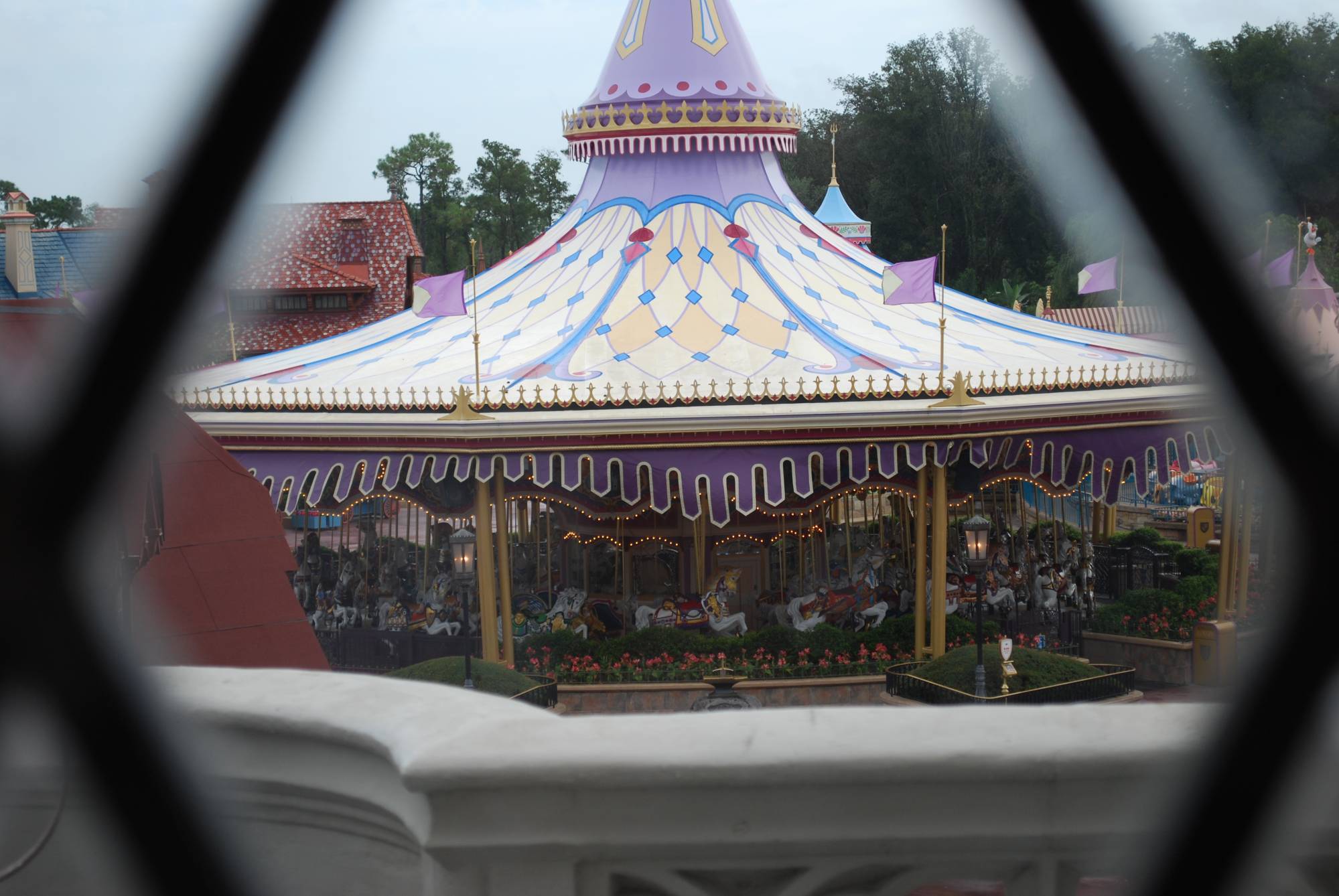 Magic Kingdom-Fantasyland-Castle-CRT-Carousel