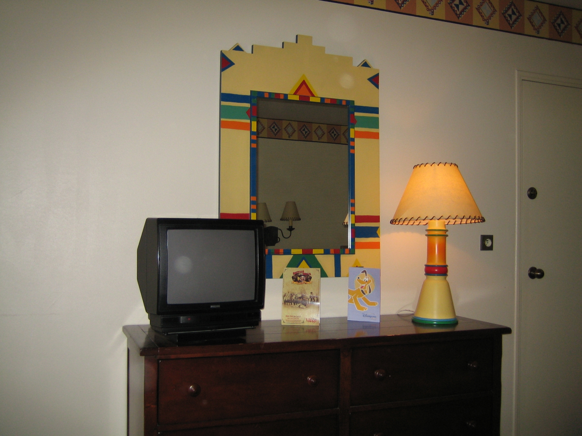 Disneyland Paris - Disney's Hotel Santa Fe - Guest room