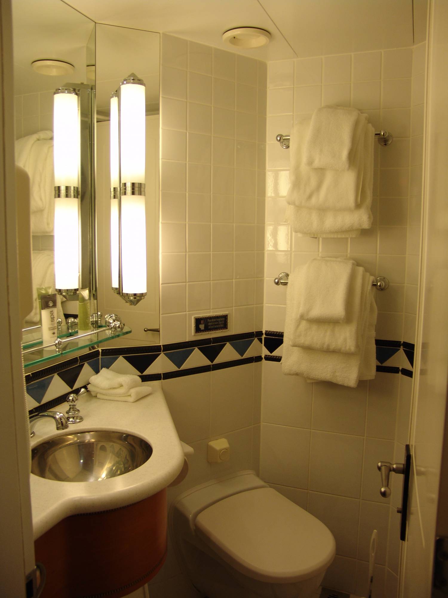 Disney Magic - category 11 stateroom bathroom