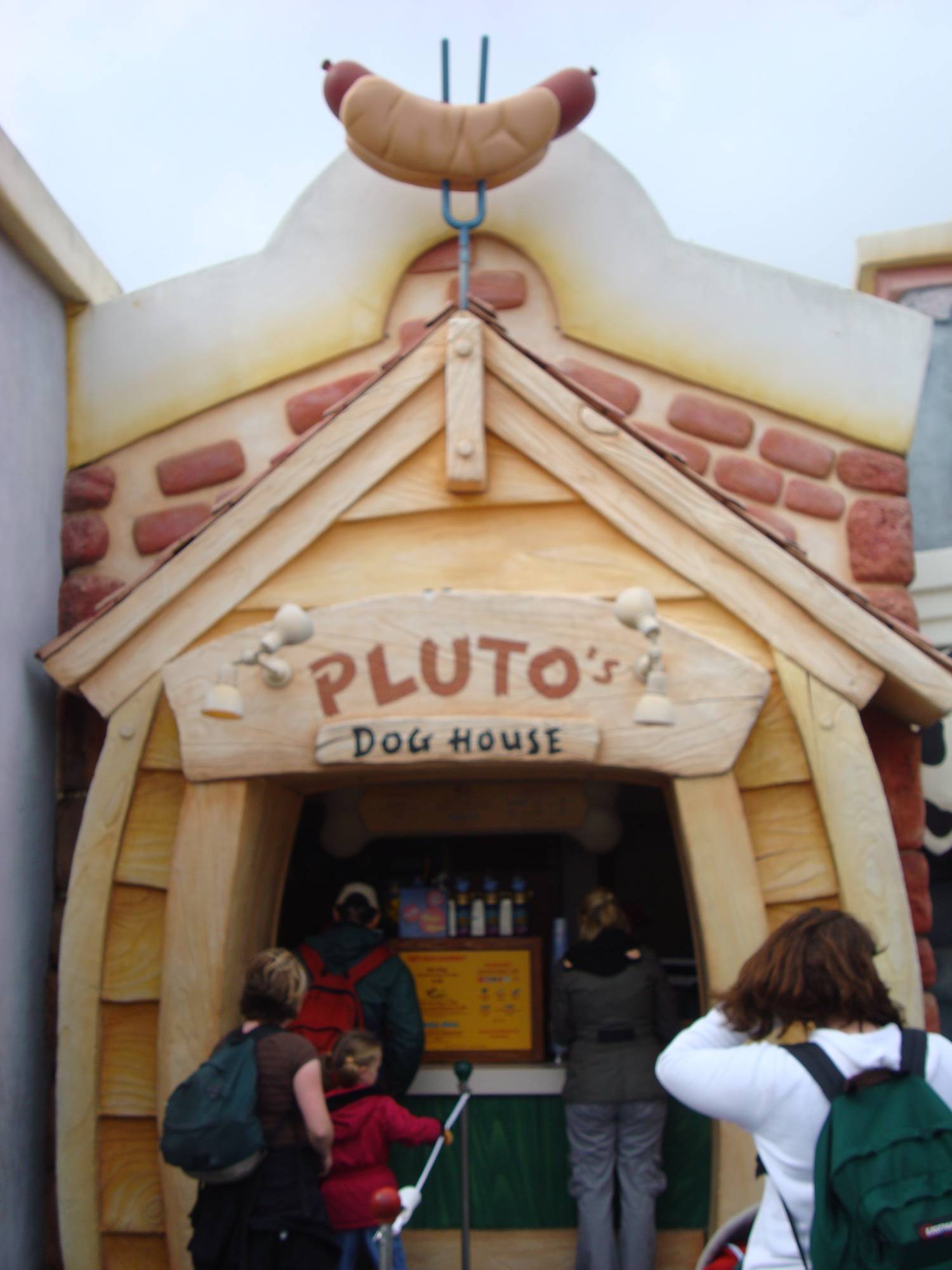 Toontown - Pluto's Dog House