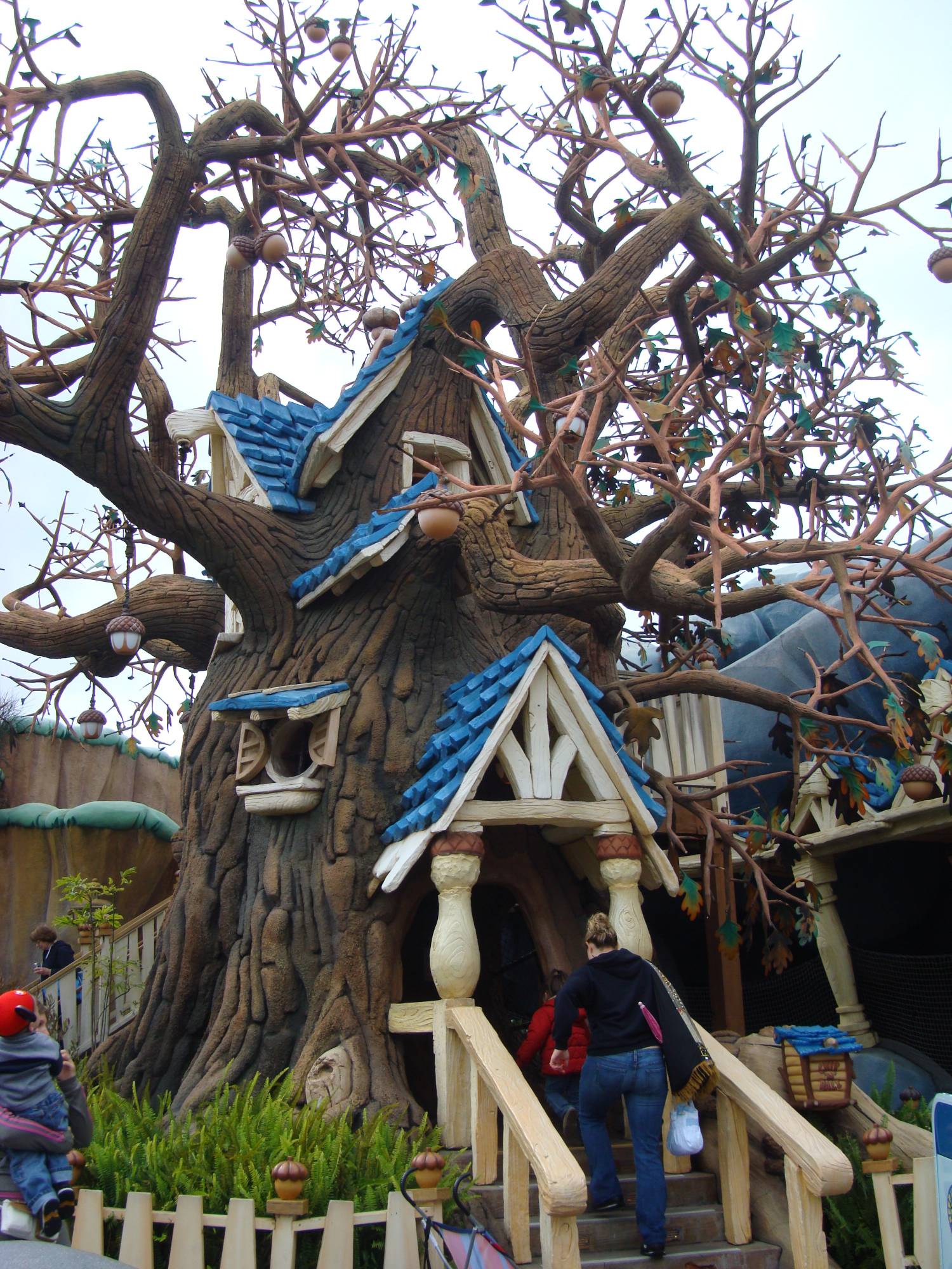 Toontown - Chip 'n Dale's Tree House