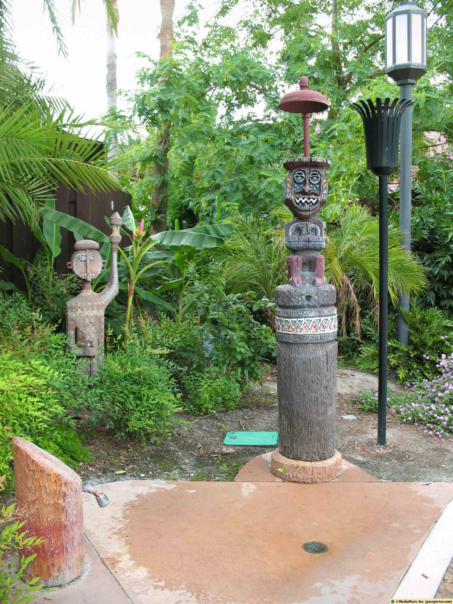 Polynesian Resort - Tiki Statues