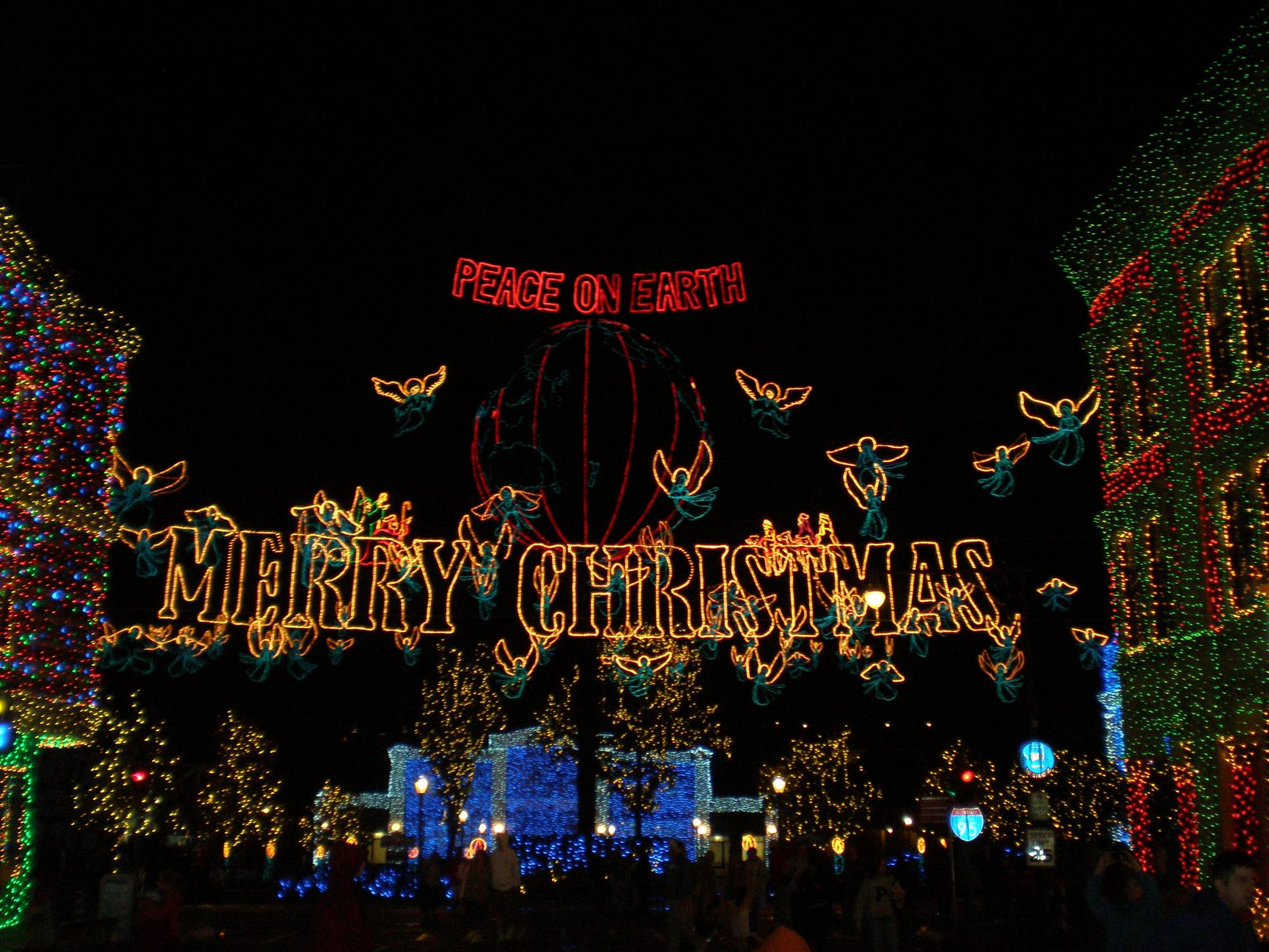 OSBORNE FAMILY SPECTACLE OF DANCING LIGHTS