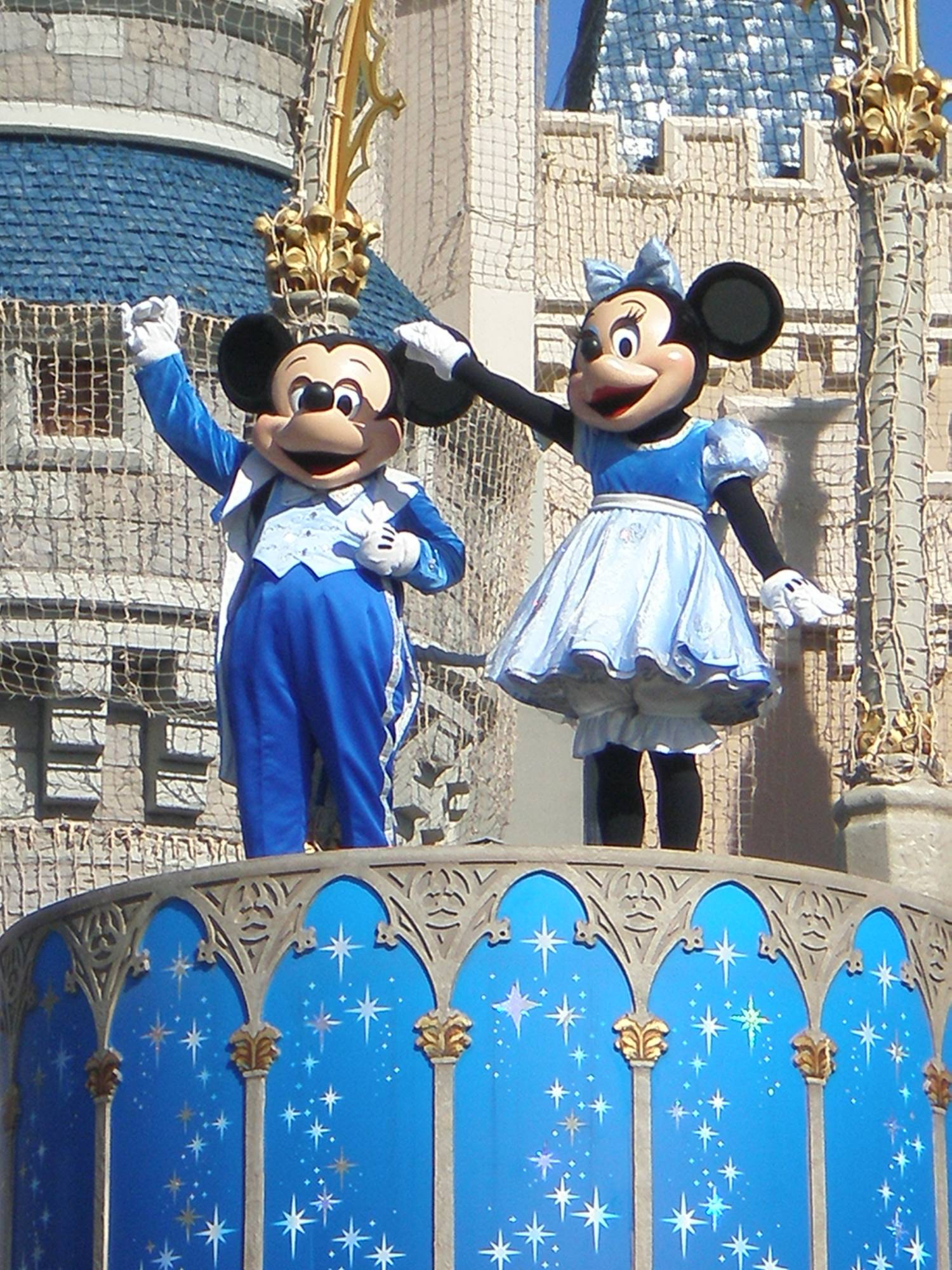 dream along with mickey magic kingdom stage show