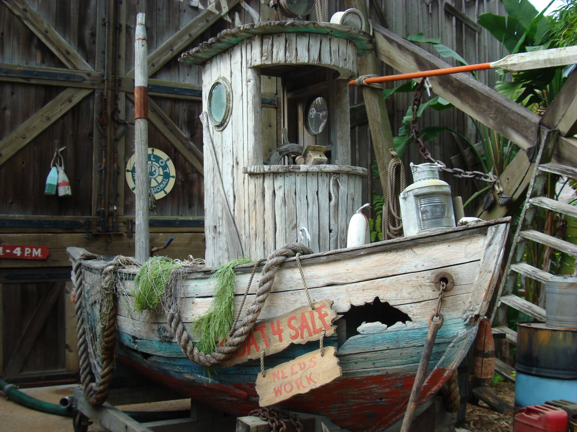 Typhoon Lagoon - theming