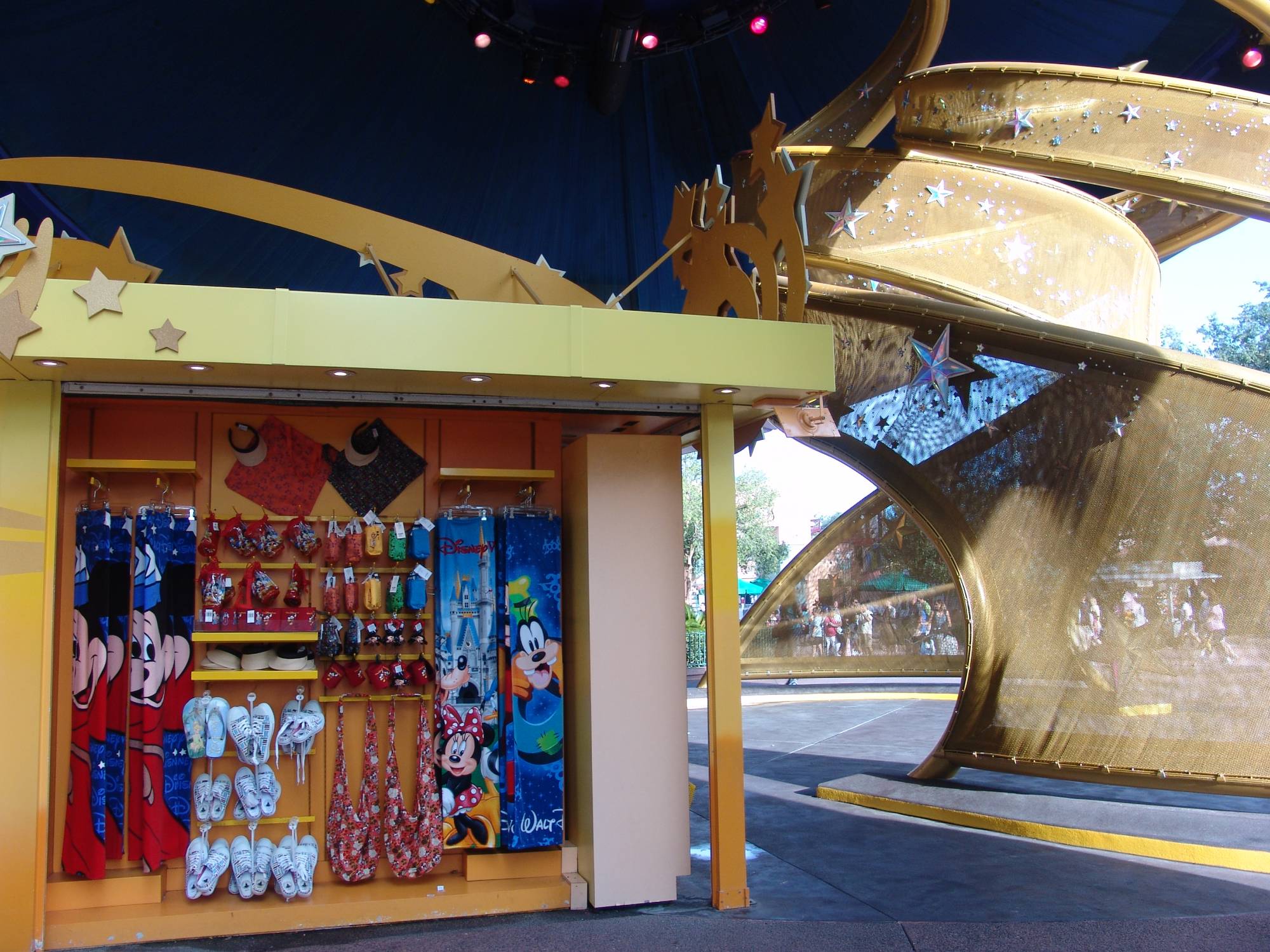 Hollywood Studios - shop underneath Mickey's hat