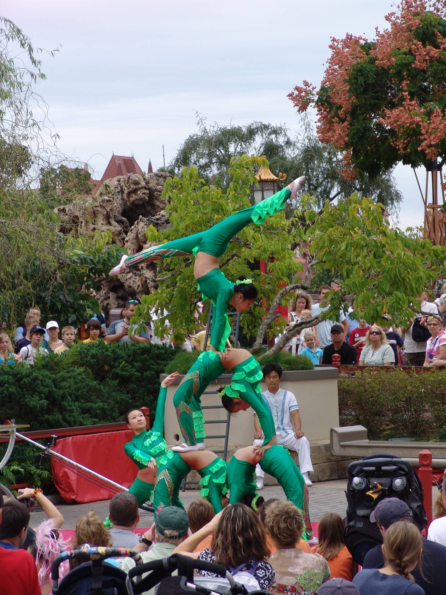Epcot - Chinese acrobats