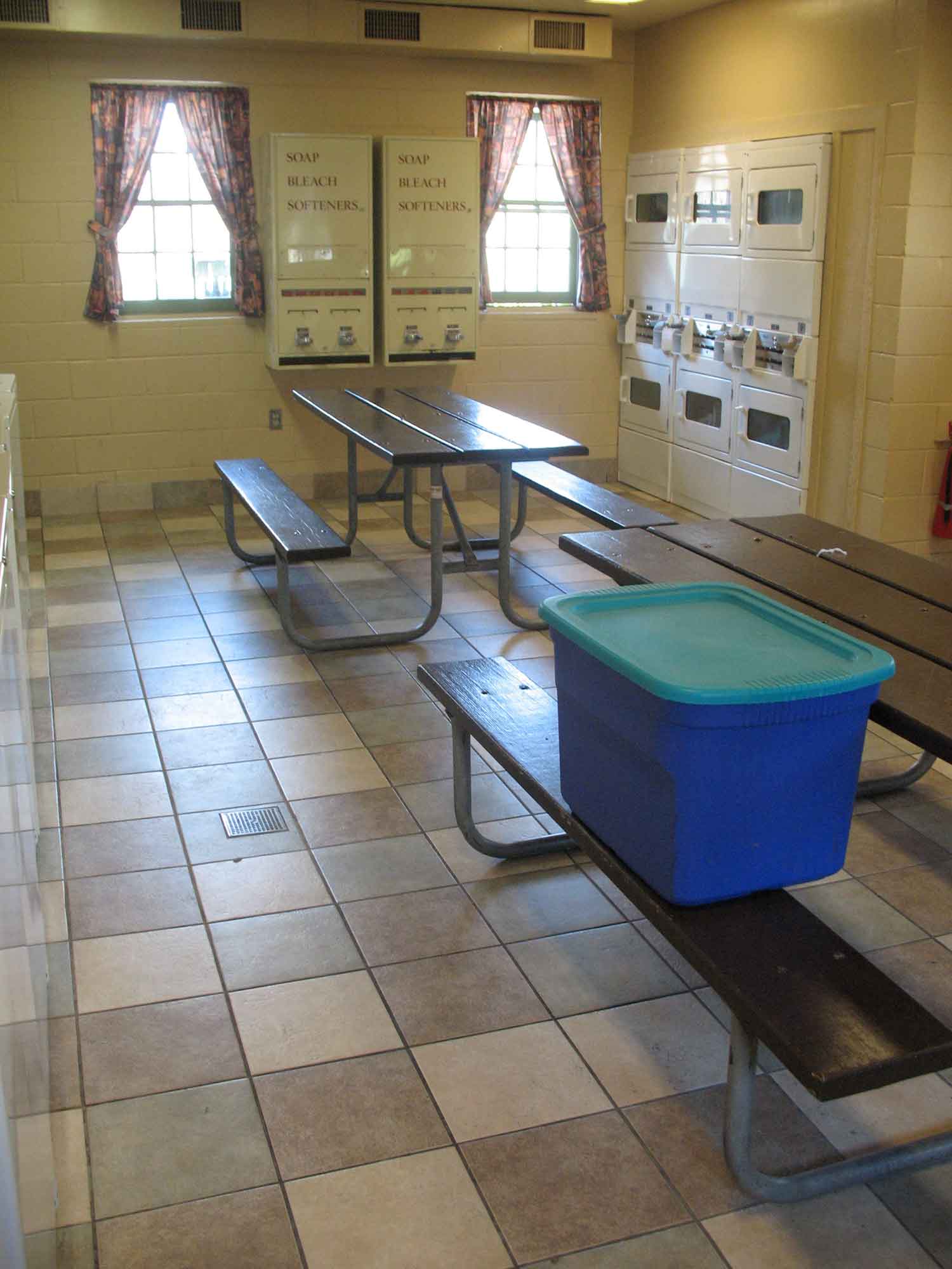 Fort Wilderness - Laundry Room - Benches