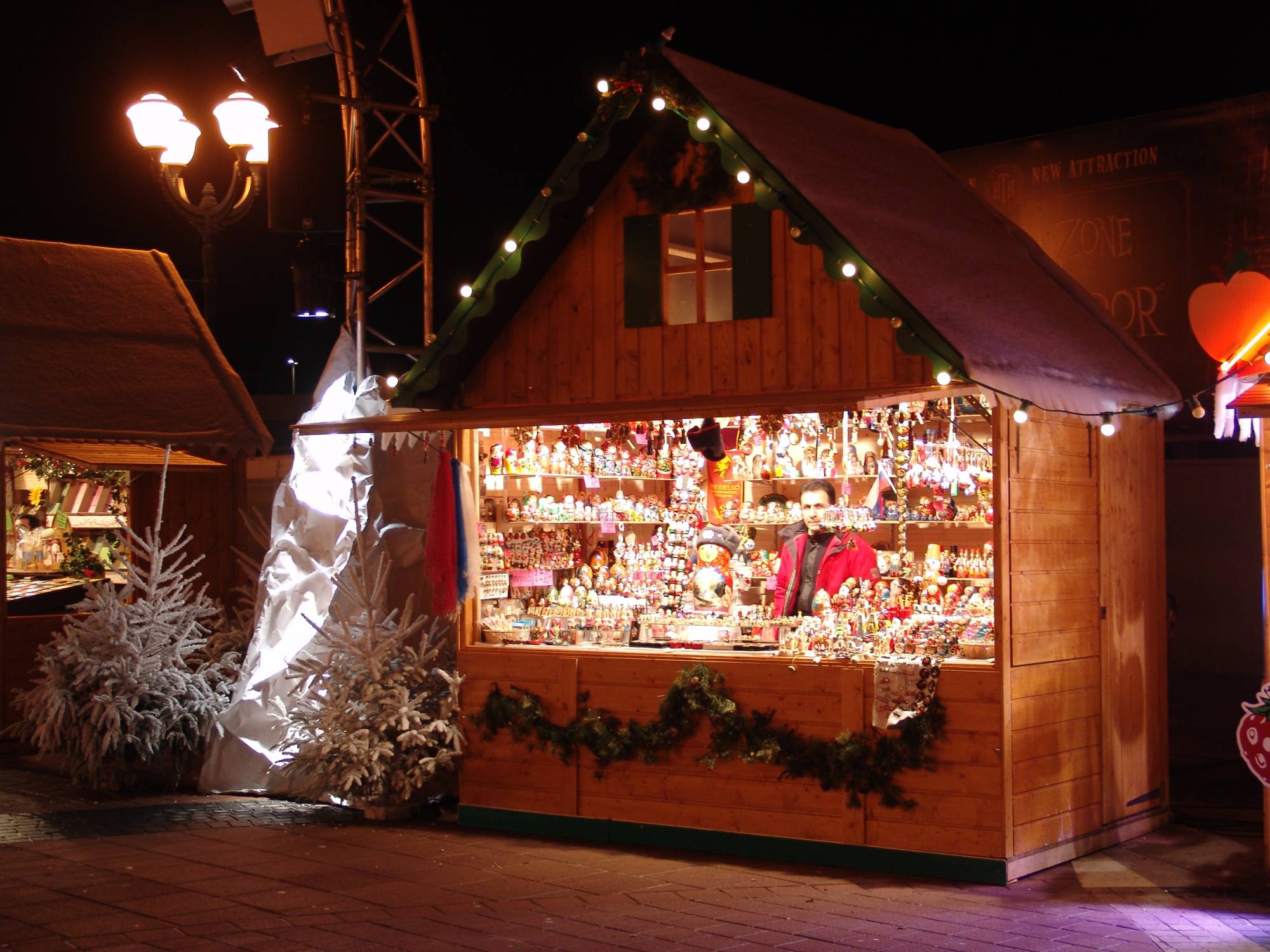 Disneyland Paris - Christmas market at Disney Village