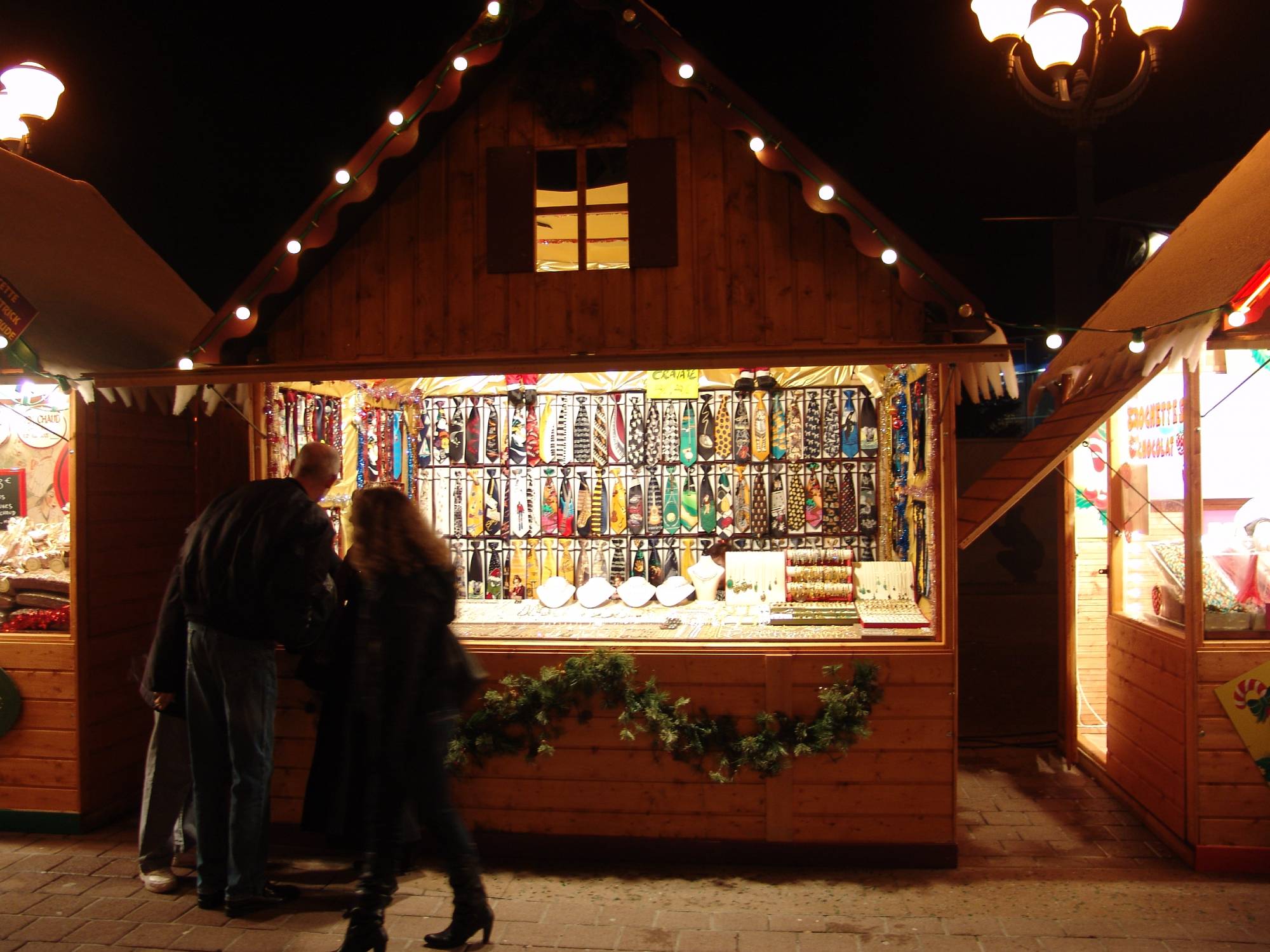 Disneyland Paris - Christmas market at Disney Village