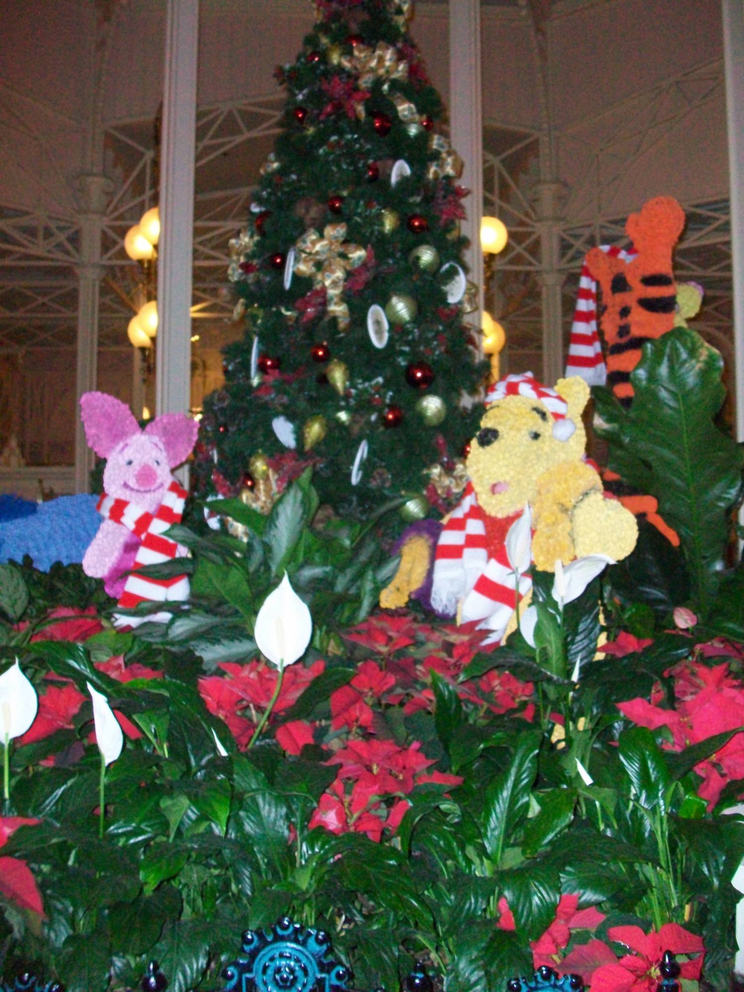 Magic Kingdom-Crystal Palace-Topiaries