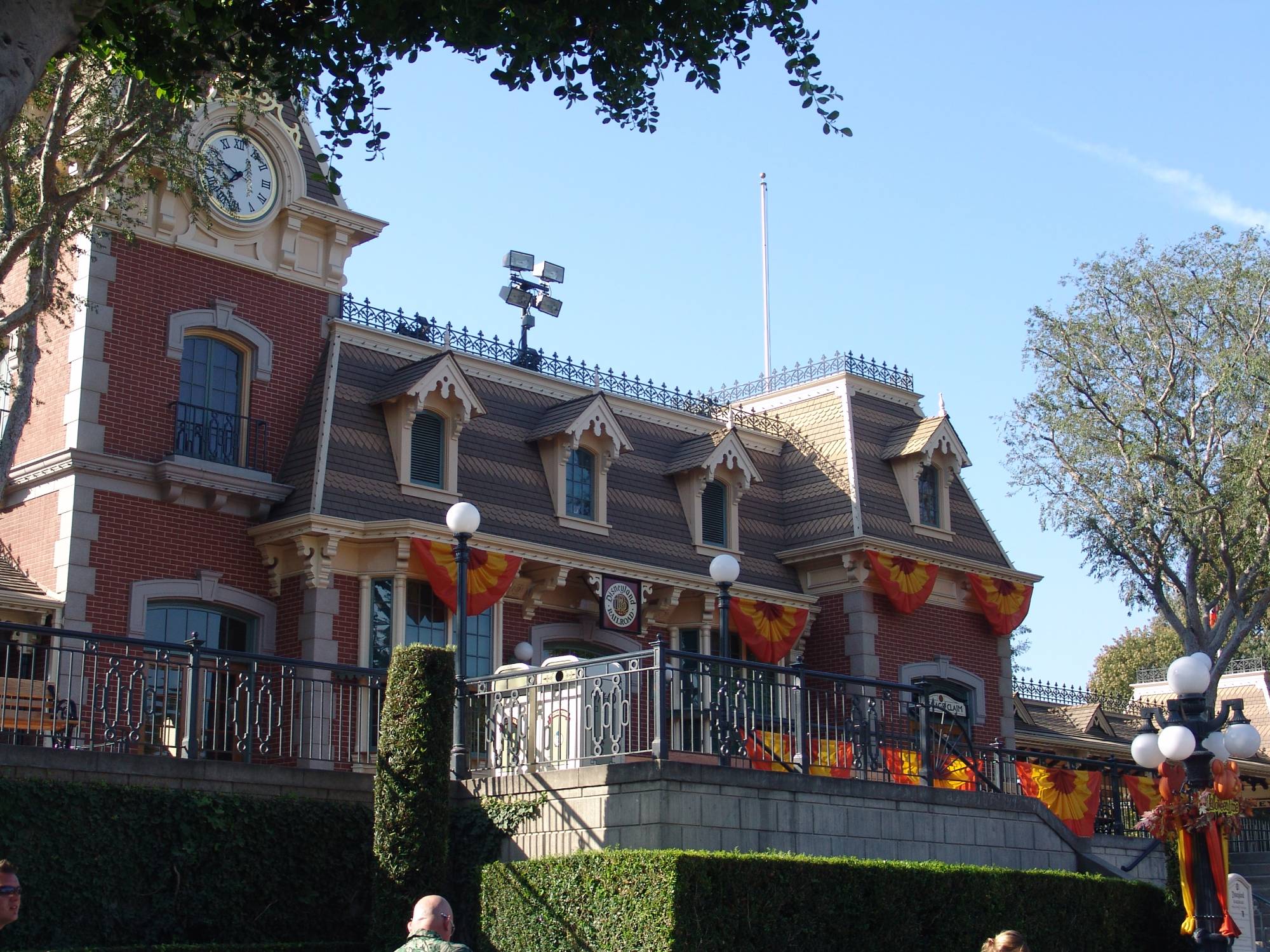 Disneyland - Halloween decorations in Main Street