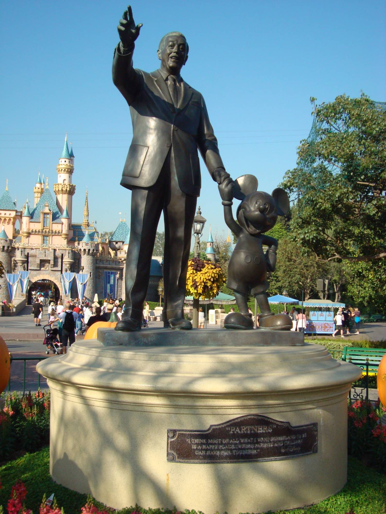 Disneyland - Partners statue