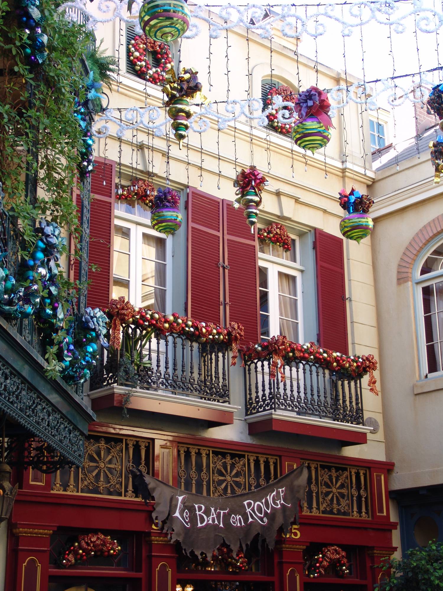 Disneyland - Christmas decorations in New Orleans Square