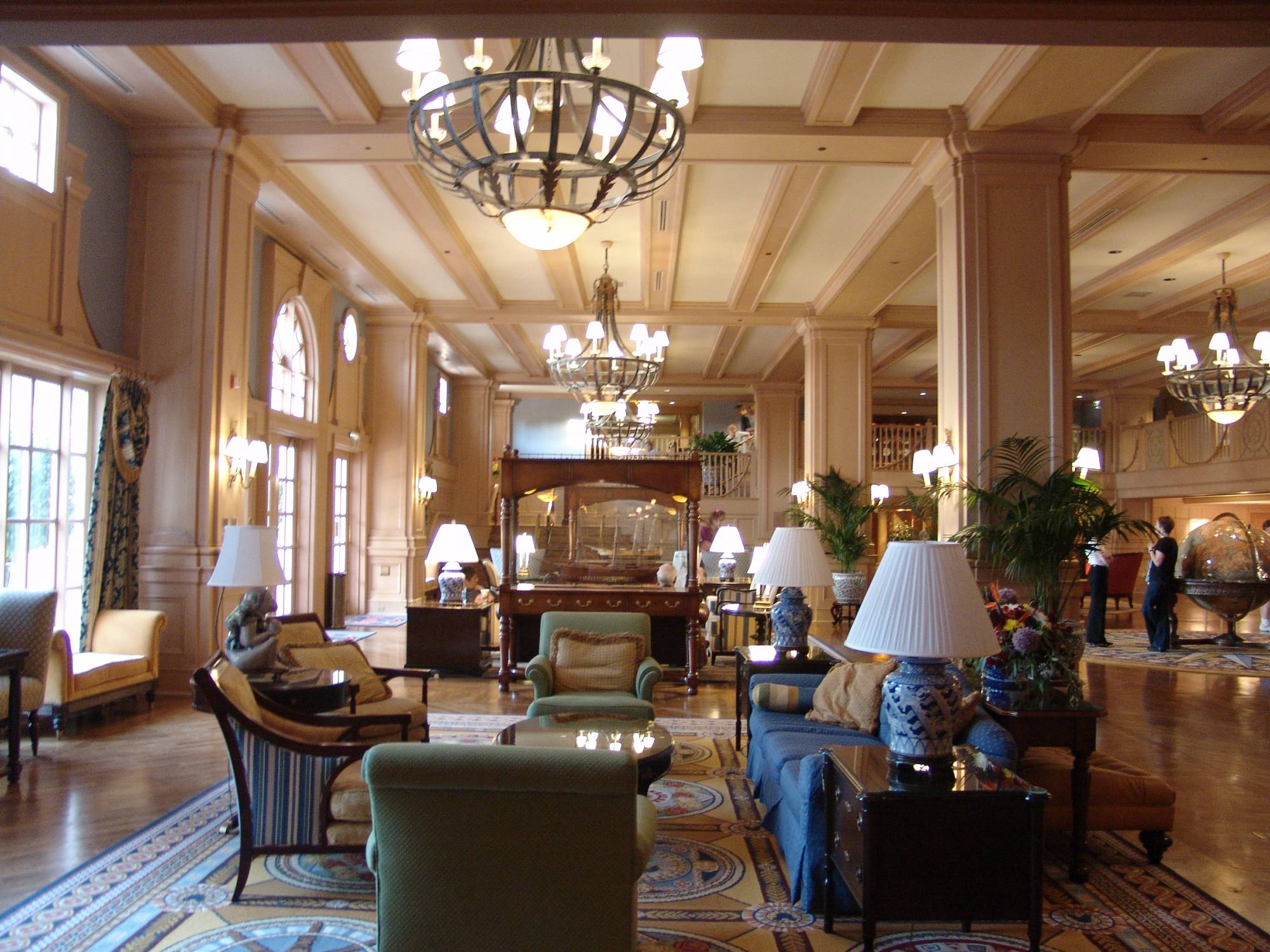 Yacht Club - lobby