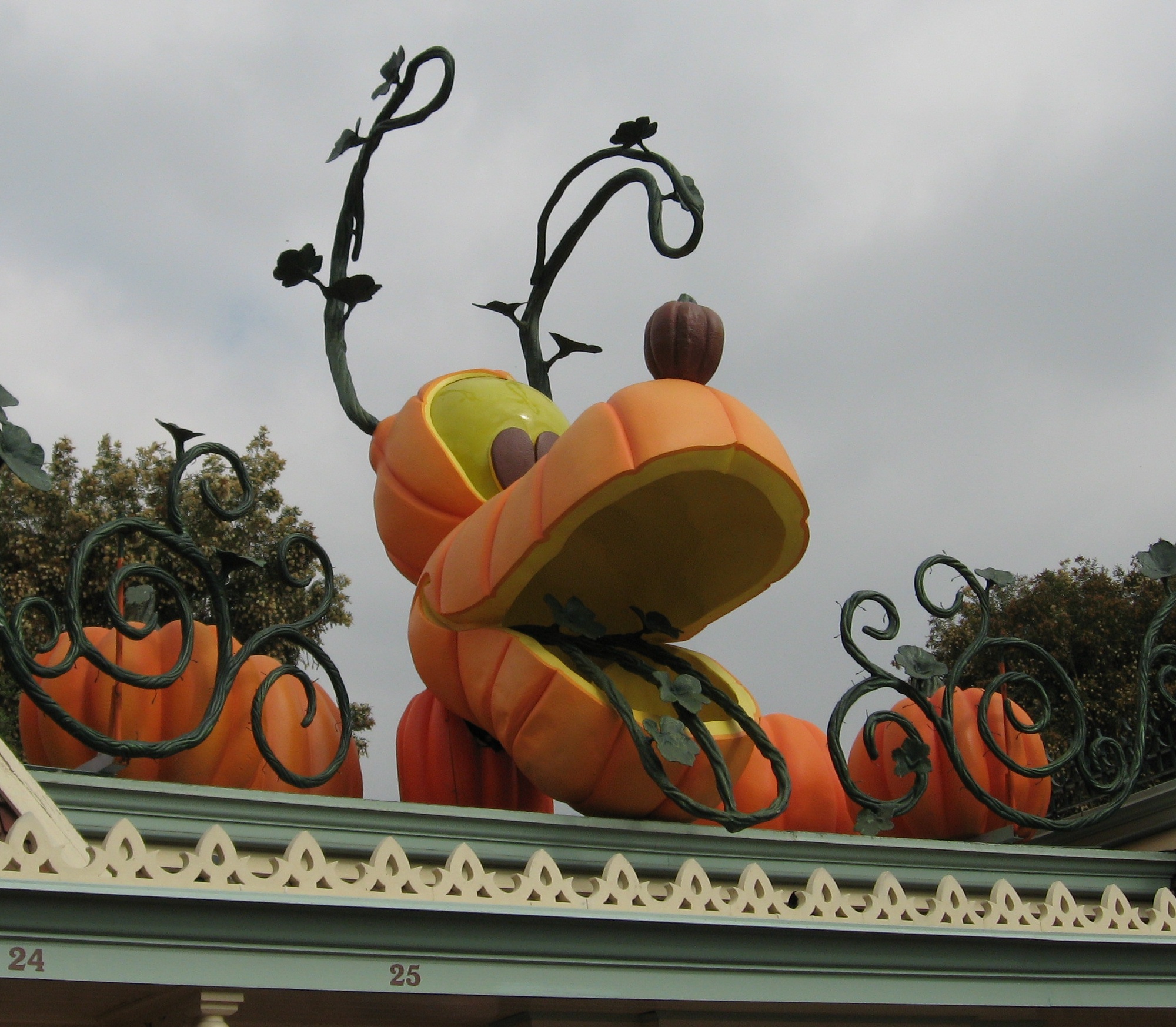 Disneyland - Pluto Pumpkin Decor