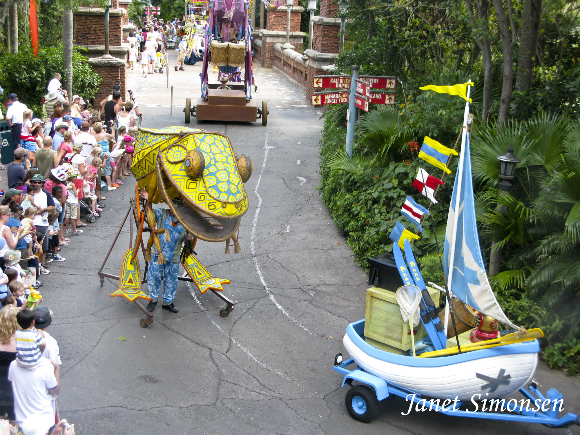 Animal Kingdom - Mickeys Jammin Jungle Parade