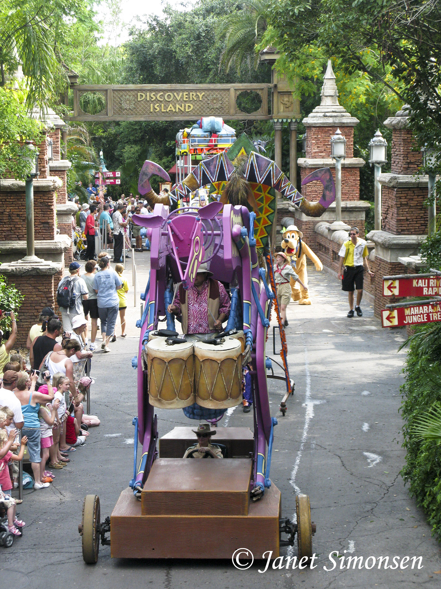 Animal Kingdom - Mickeys Jammin Jungle Parade