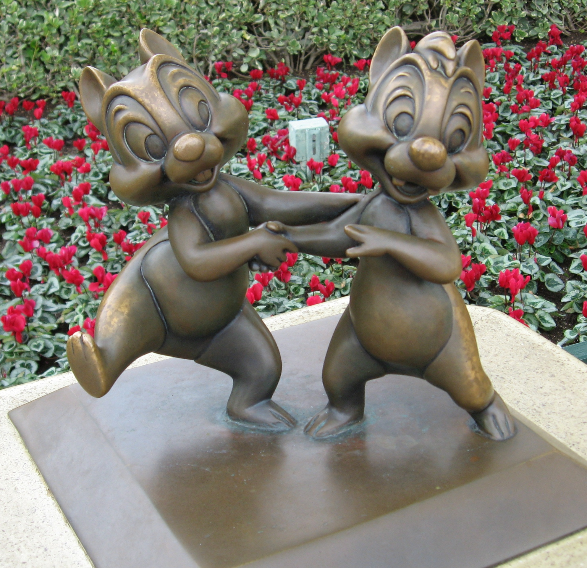 Disneyland - Chip and Dale Statue