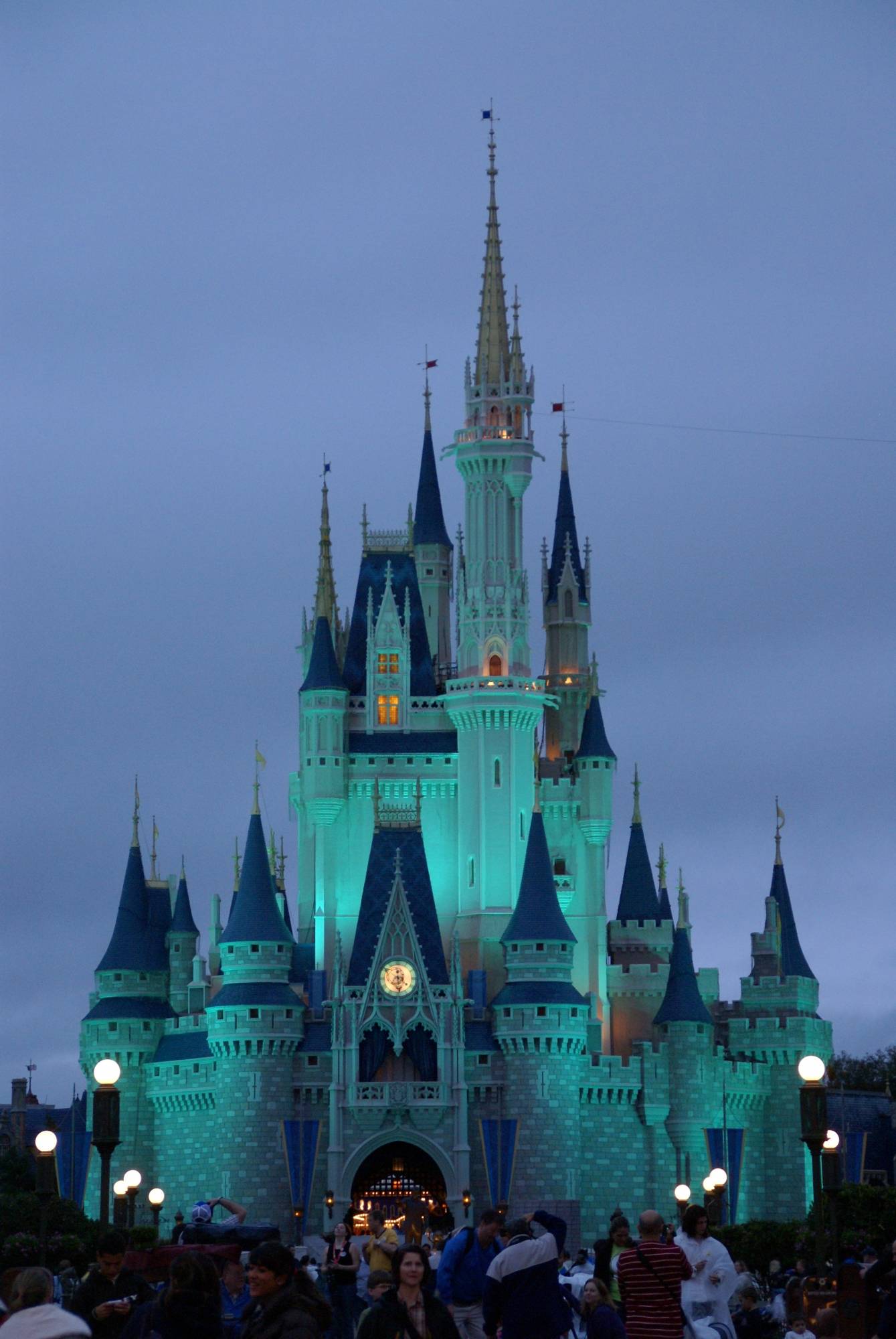 Magic Kingdom - Cinderella's Castle/Blue Lighting