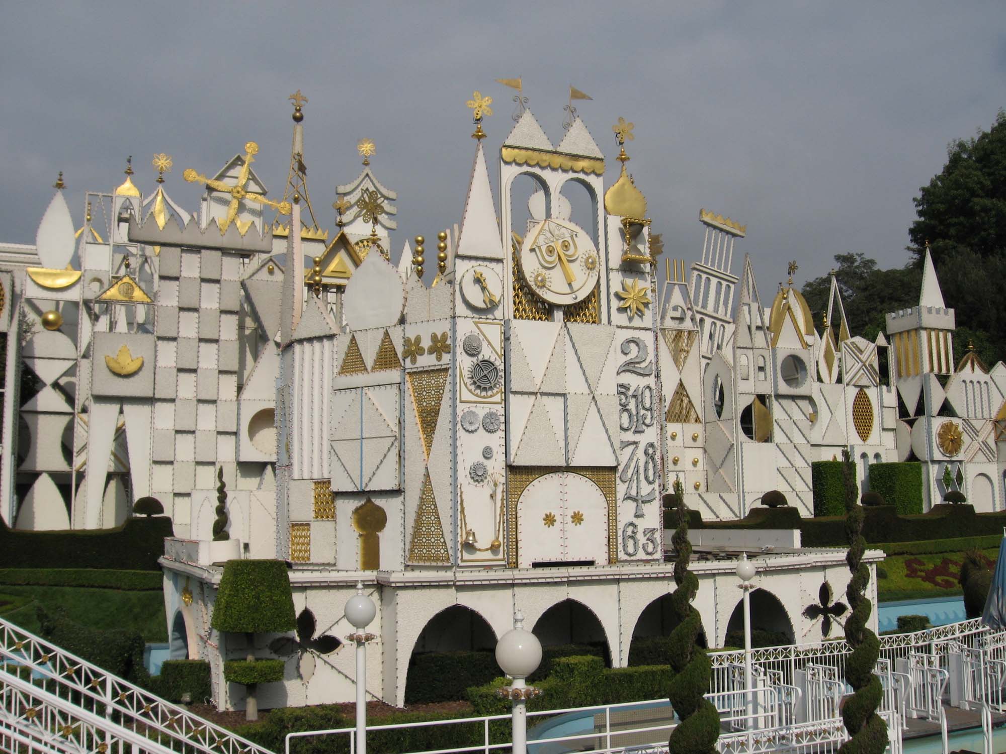 Disneyland - &quot;it's a small world&quot; ride in Fantasyland