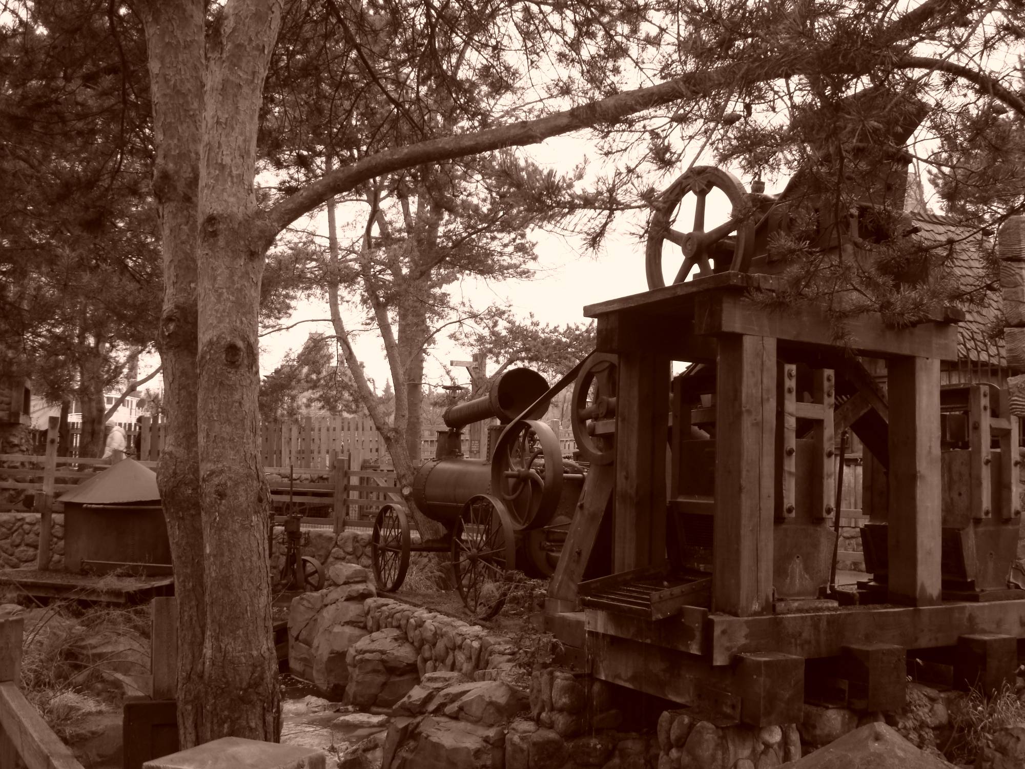 Disneyland Paris - Frontierland theming