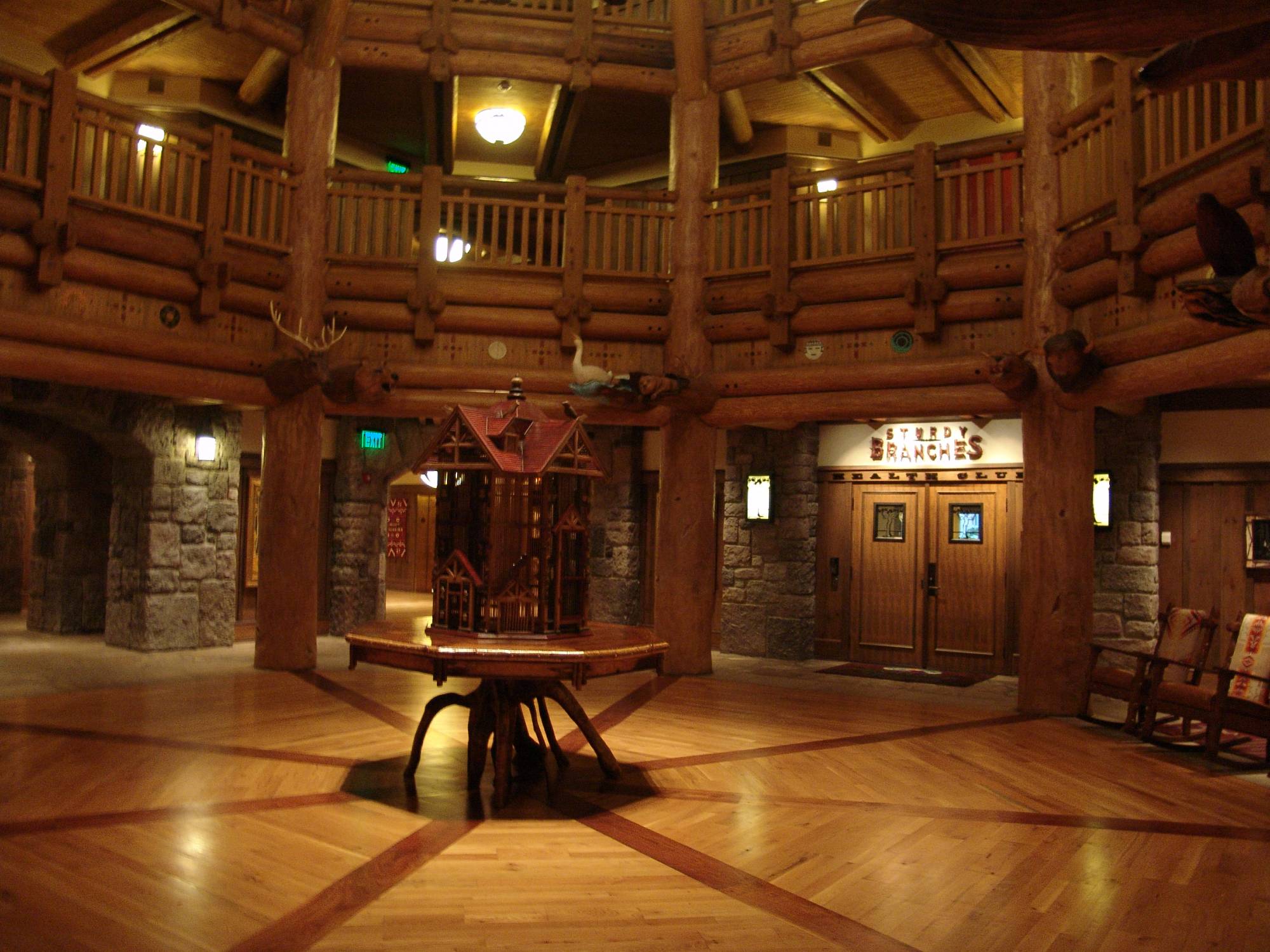 Wilderness Lodge - Sturdy Branches entrance