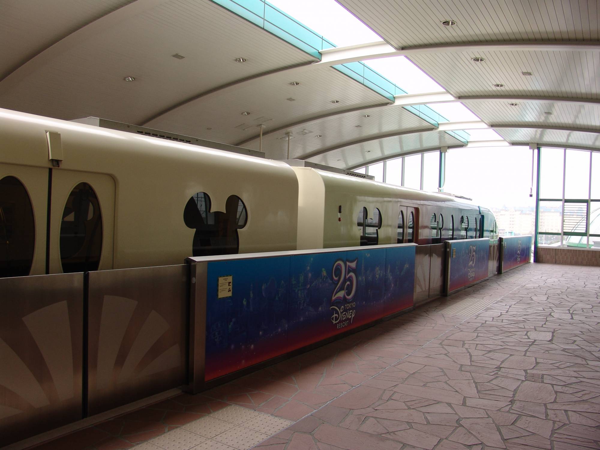 Tokyo Disney - monorail
