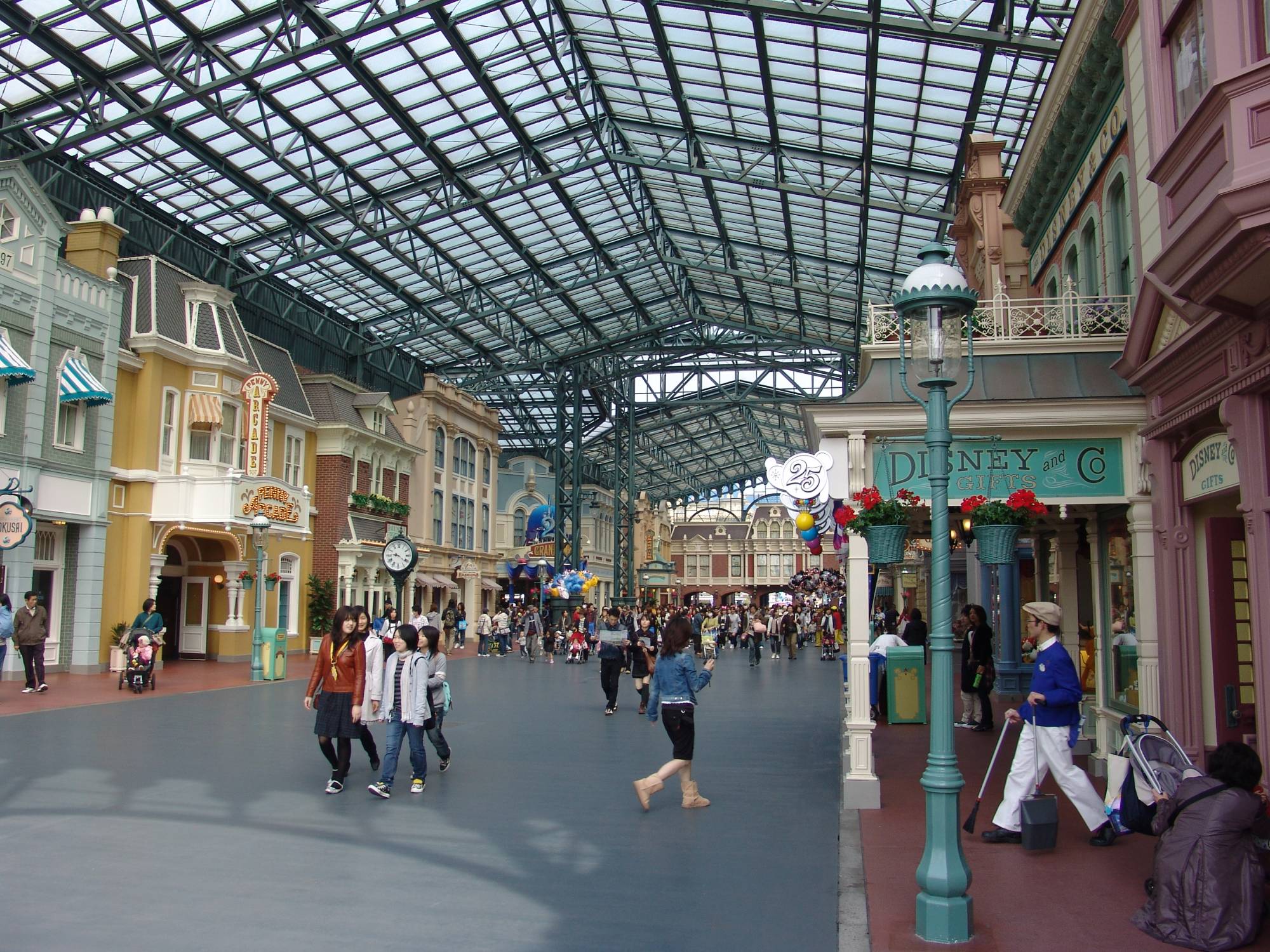 Tokyo Disneyland - World Bazaar