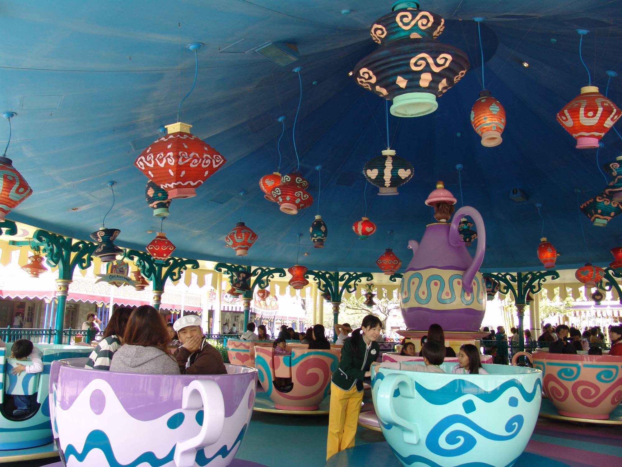 Tokyo Disneyland - Alice's Tea Party