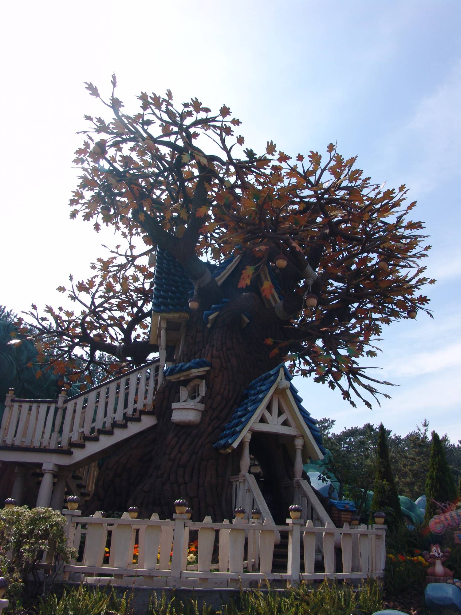 Tokyo Disneyland - Chip'n'Dale's Treehouse