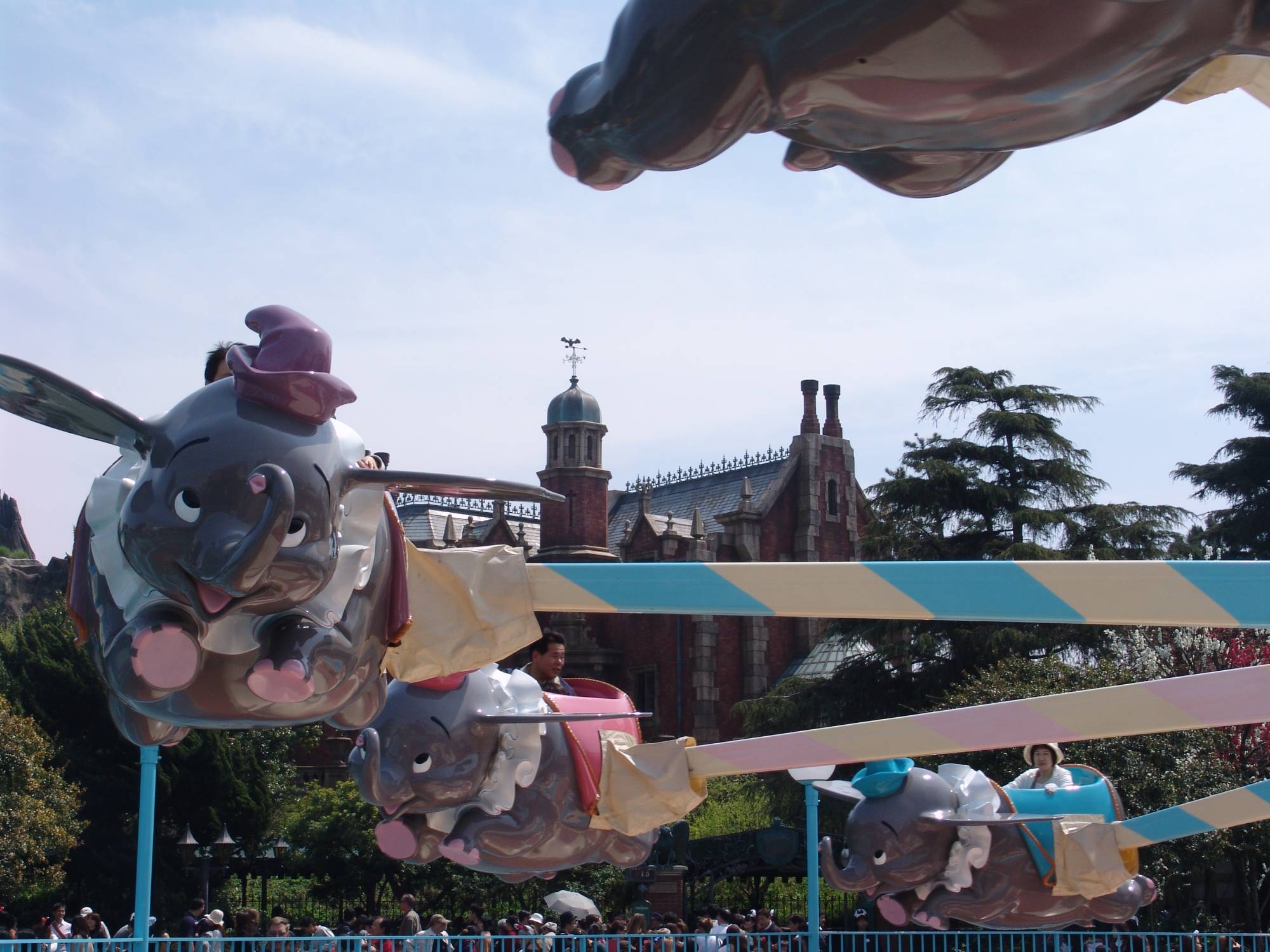 Tokyo Disneyland - Dumbo and Haunted Mansion