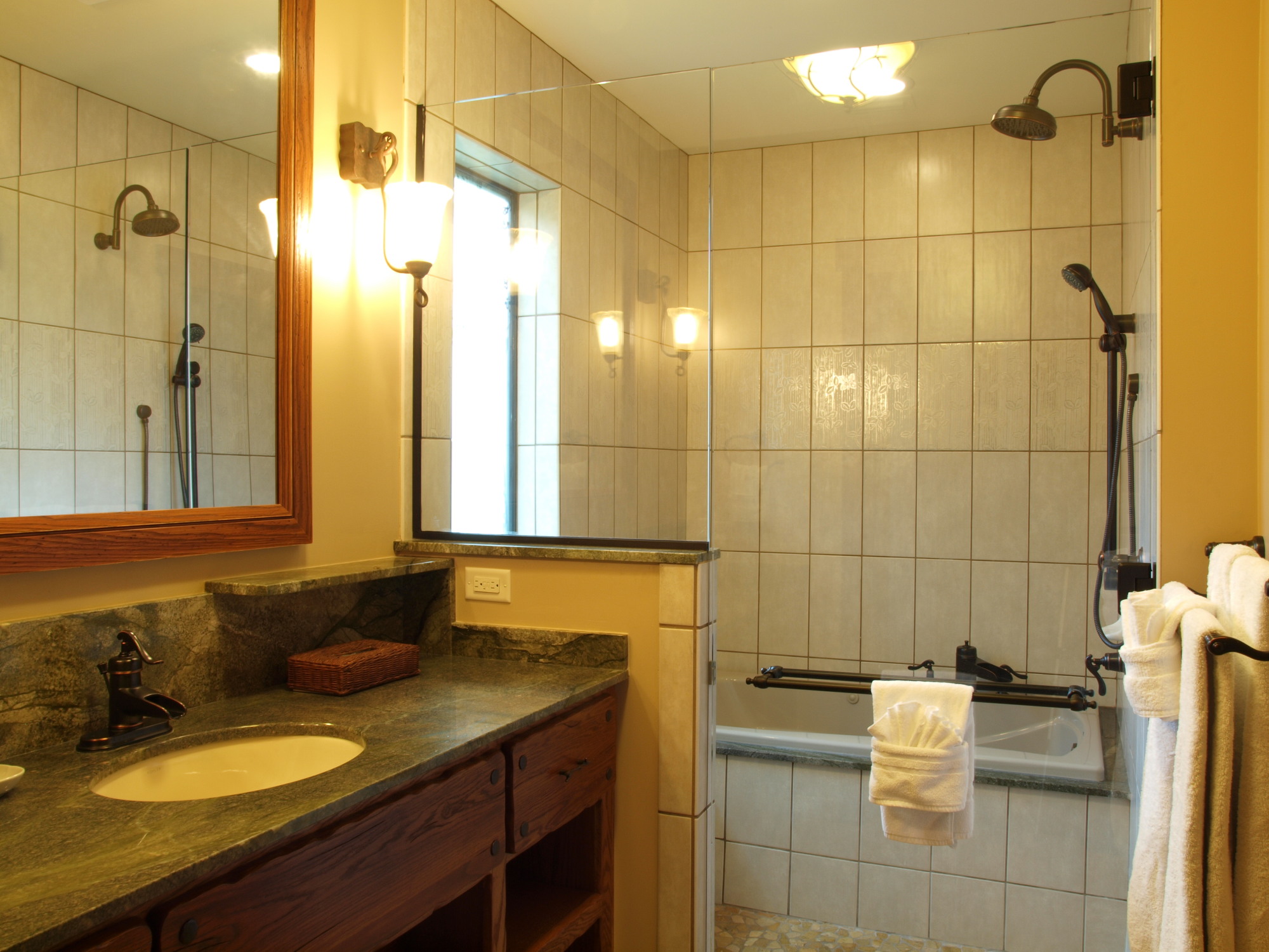 TreeHouse Villas - Saratoga Springs - Master Bathroom