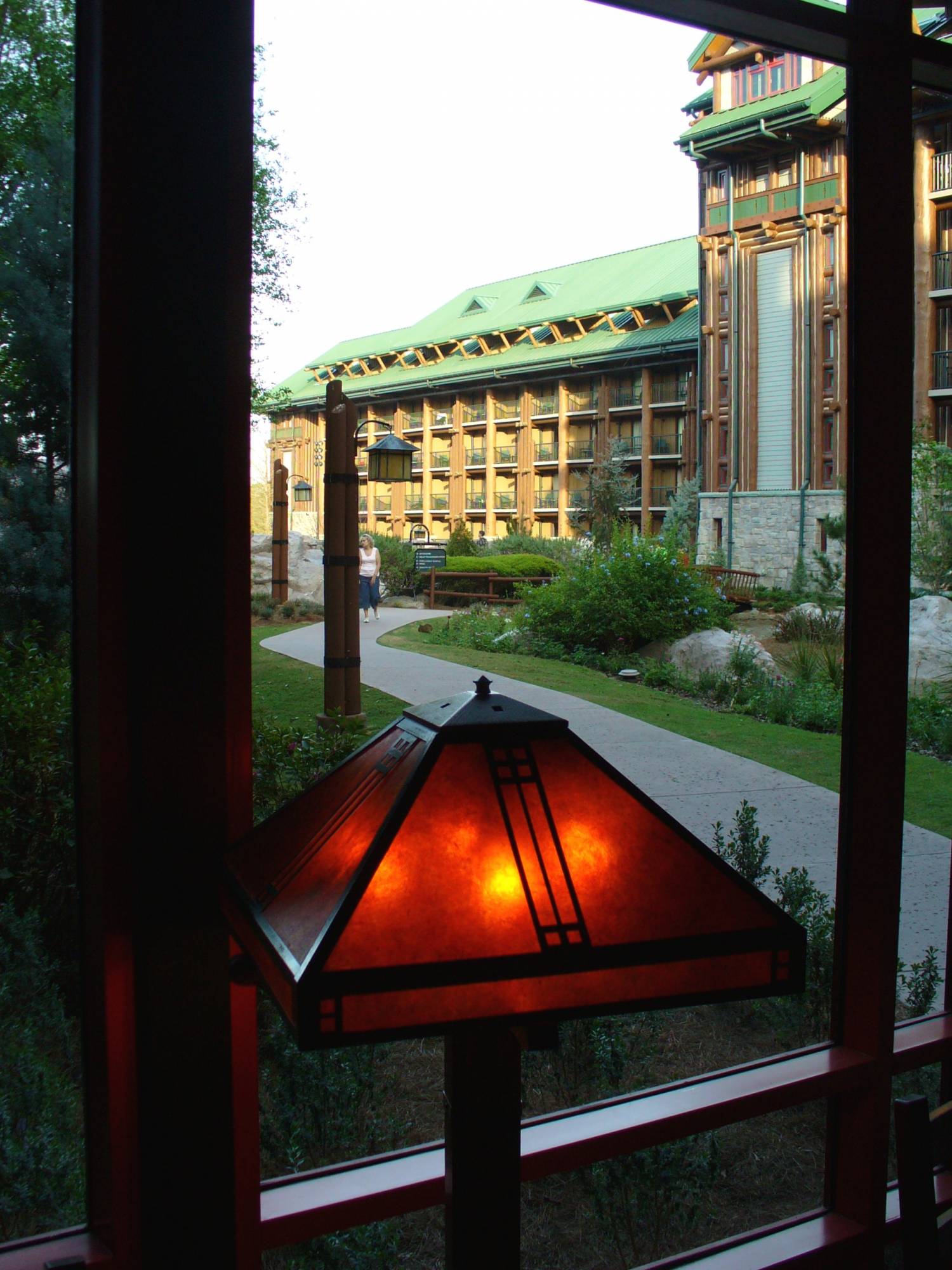 Wilderness Lodge - Lobby and Courtyard