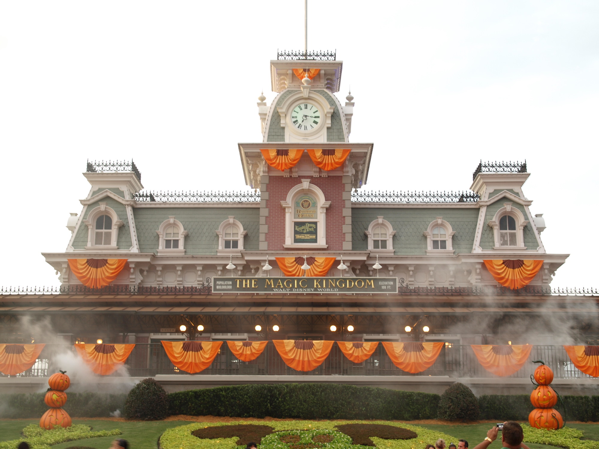 Magic Kingdom - Mickey's Not So Scary Halloween Party