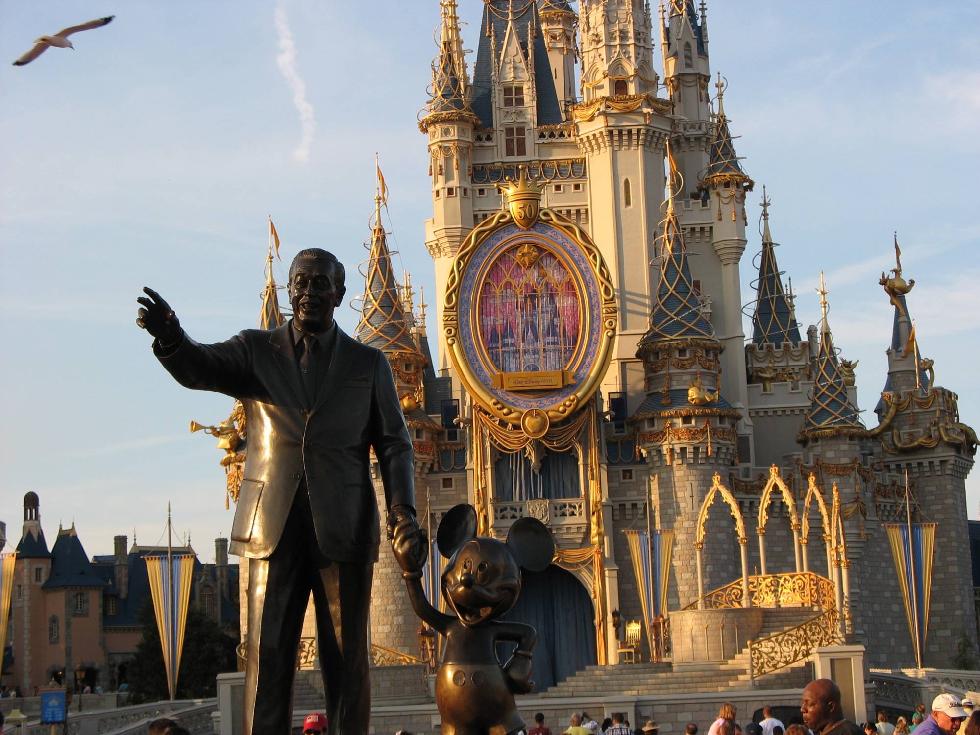 Magic Kingdom - Walt and Mickey (Partners Statue)