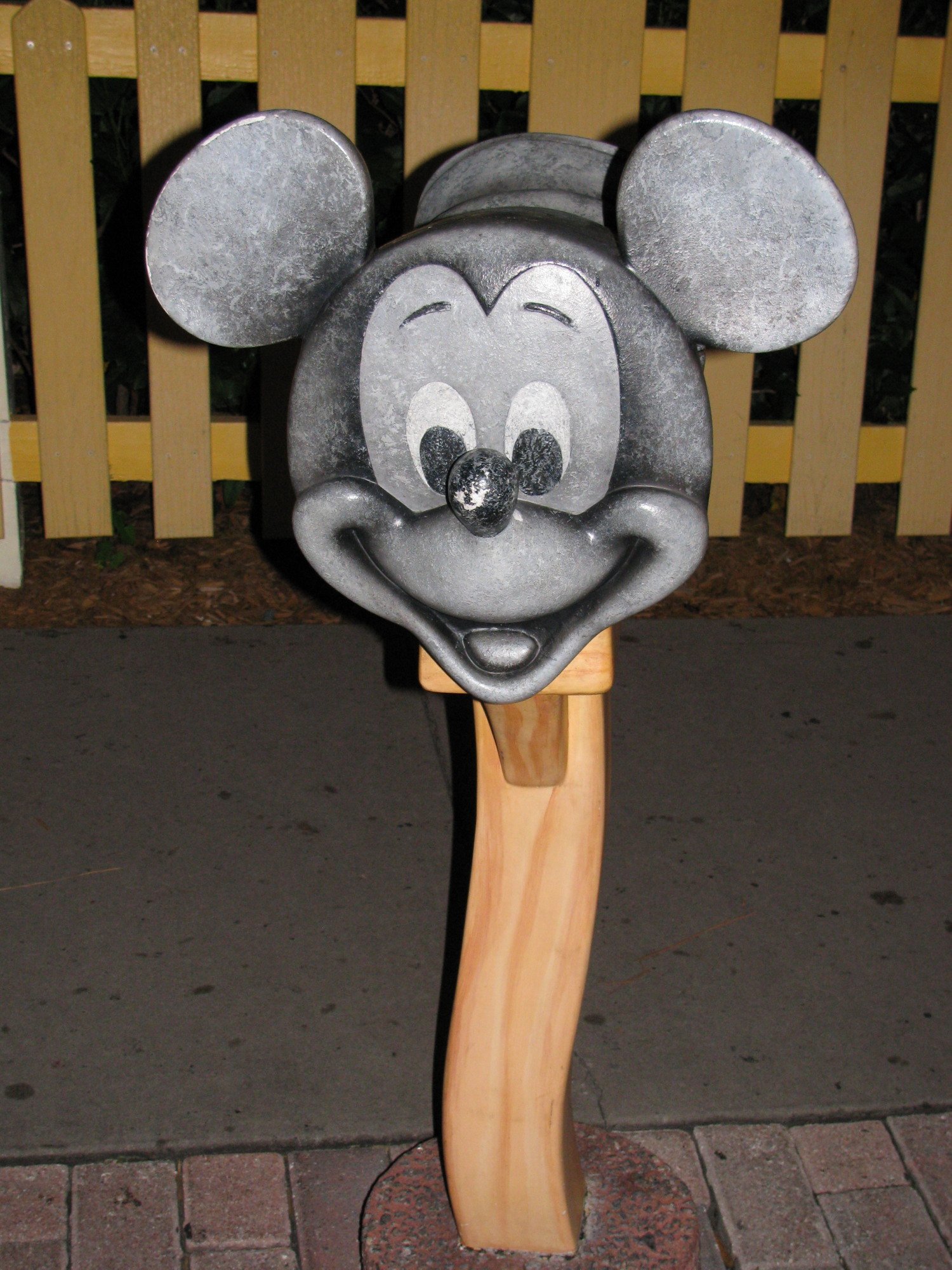 Magic Kingdom - Toontown - Mickeys Mailbox