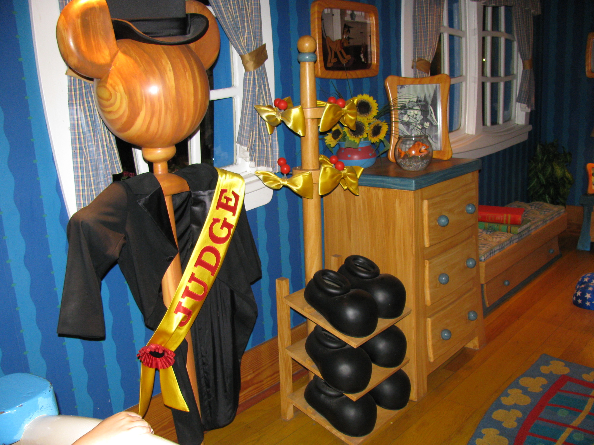 Magic Kingdom - Toontown - Mickeys Bedroom