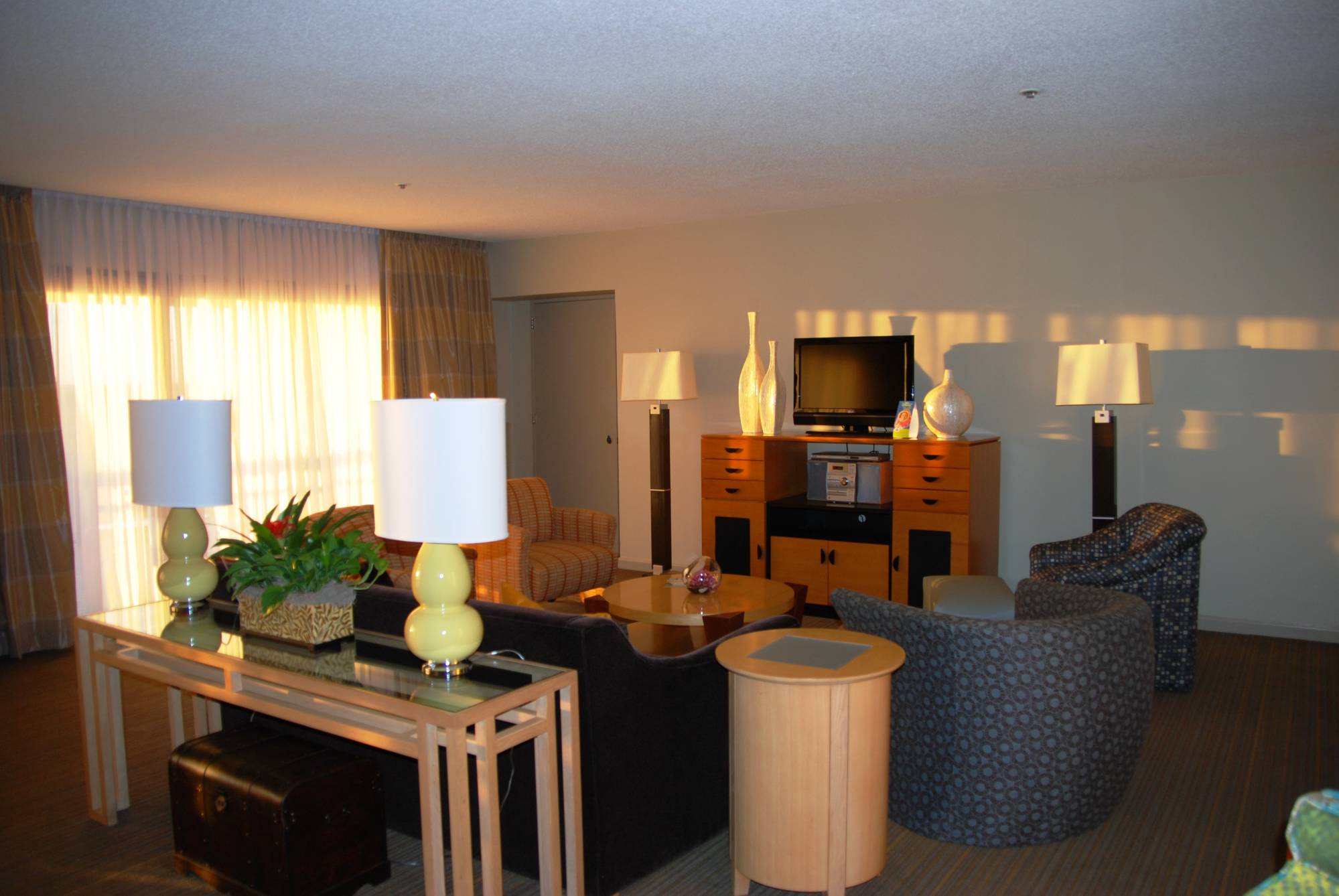 Contemporary 2-bedroom suite