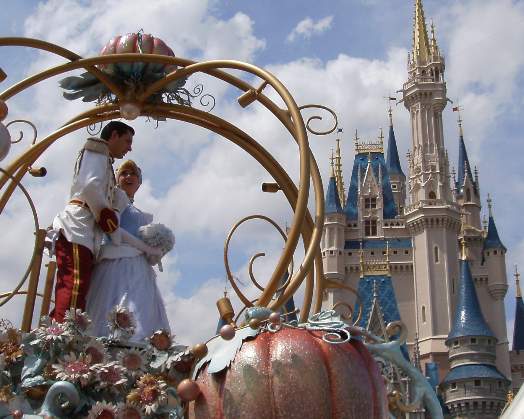 Parade - Cinderella and Prince Charming in front of Castle