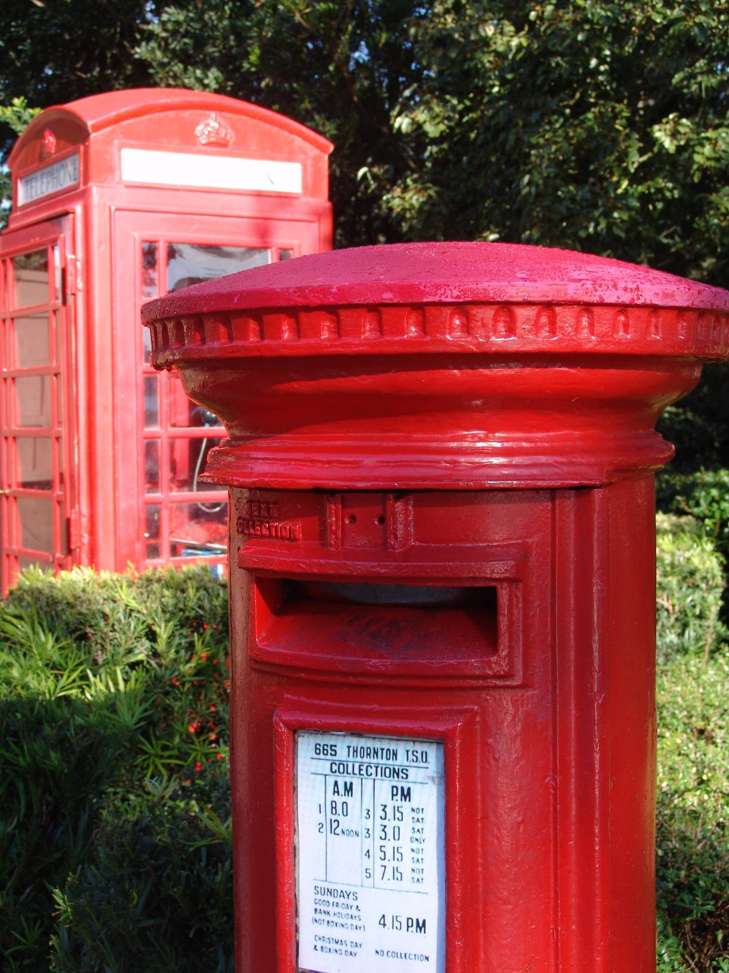Epcot - United Kingdom postbox and phone box