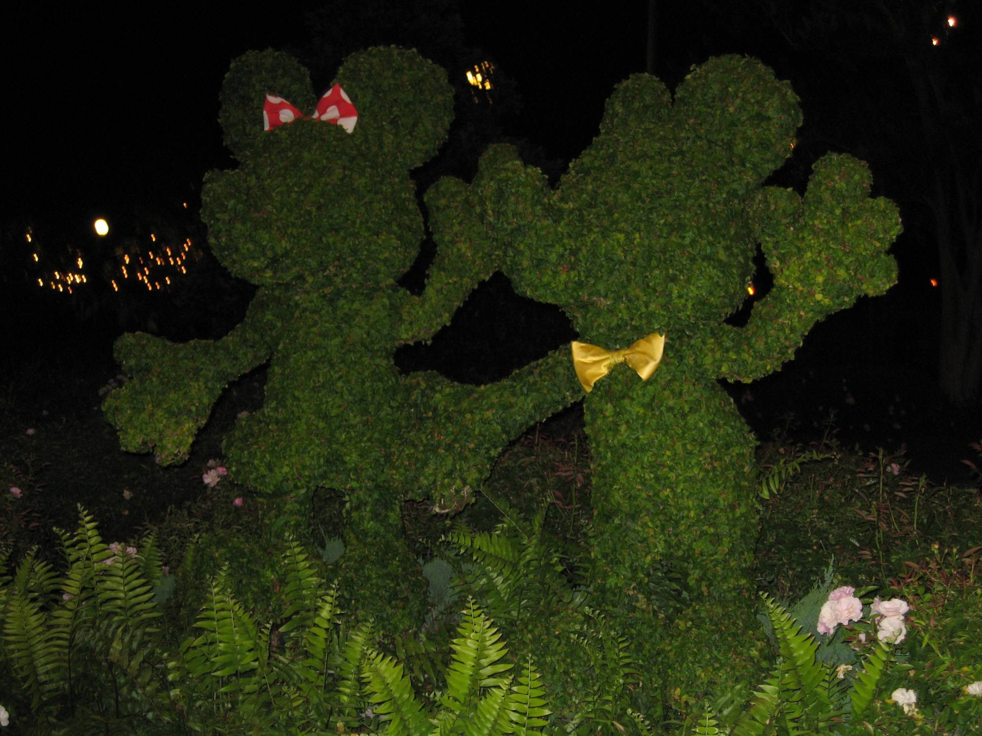 Magic Kingdom Mickey and Minnie Topiary